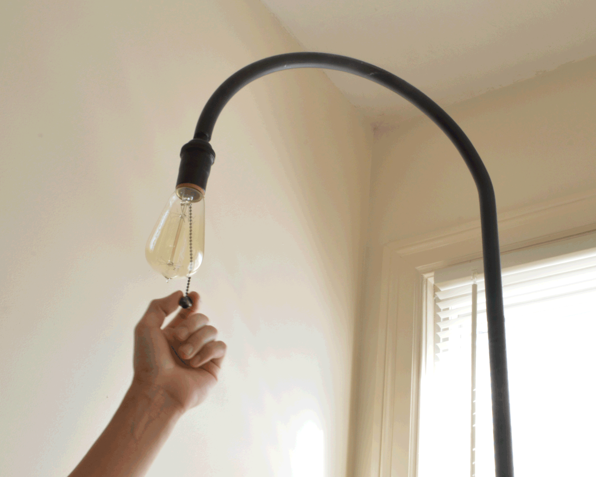Simple pull string light