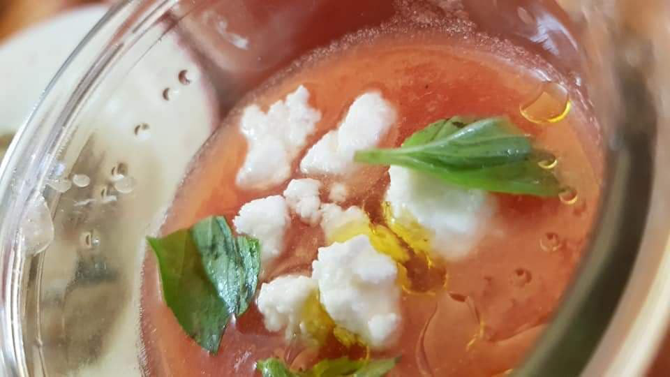 Gaspacho tomates meulons fêta basilic