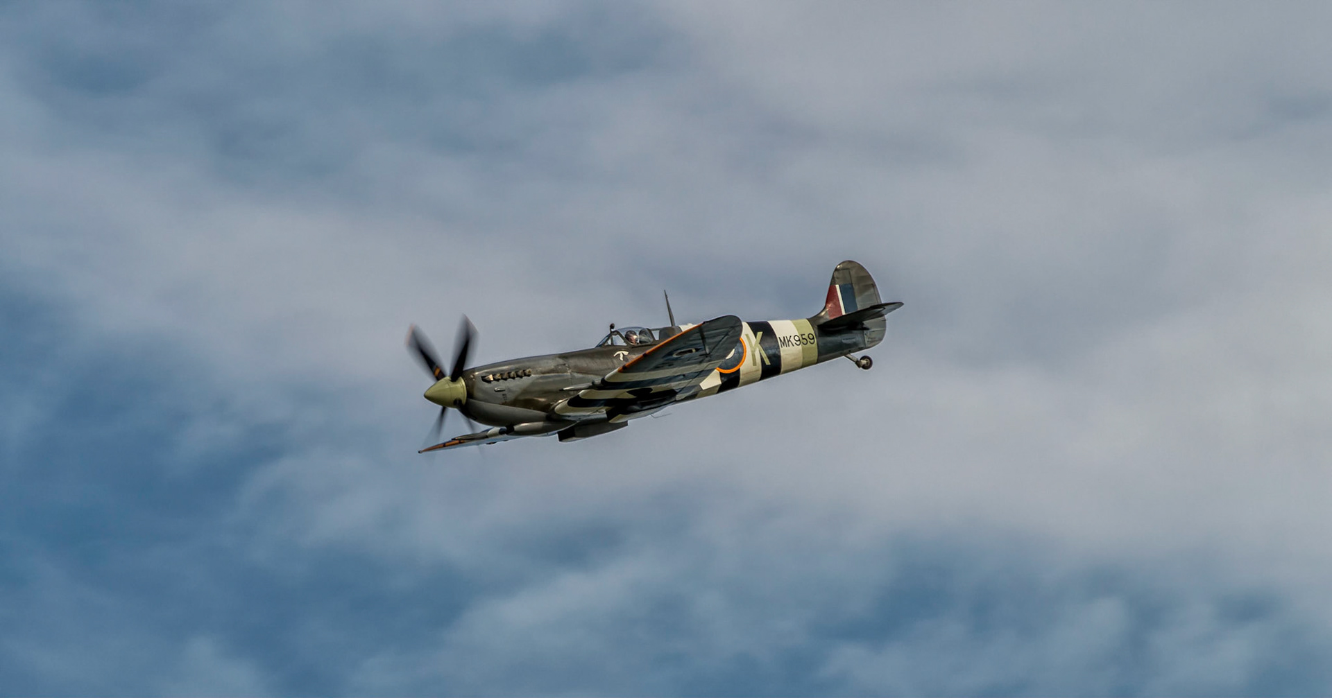 Supermarine Spitfire-Dive