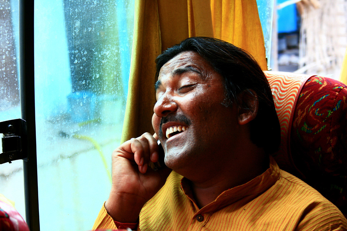 Mir Mukhtiyar Ali croons a sufi ballad to his wife over the phone, while on the road for the Kabir Malwa Yatra
