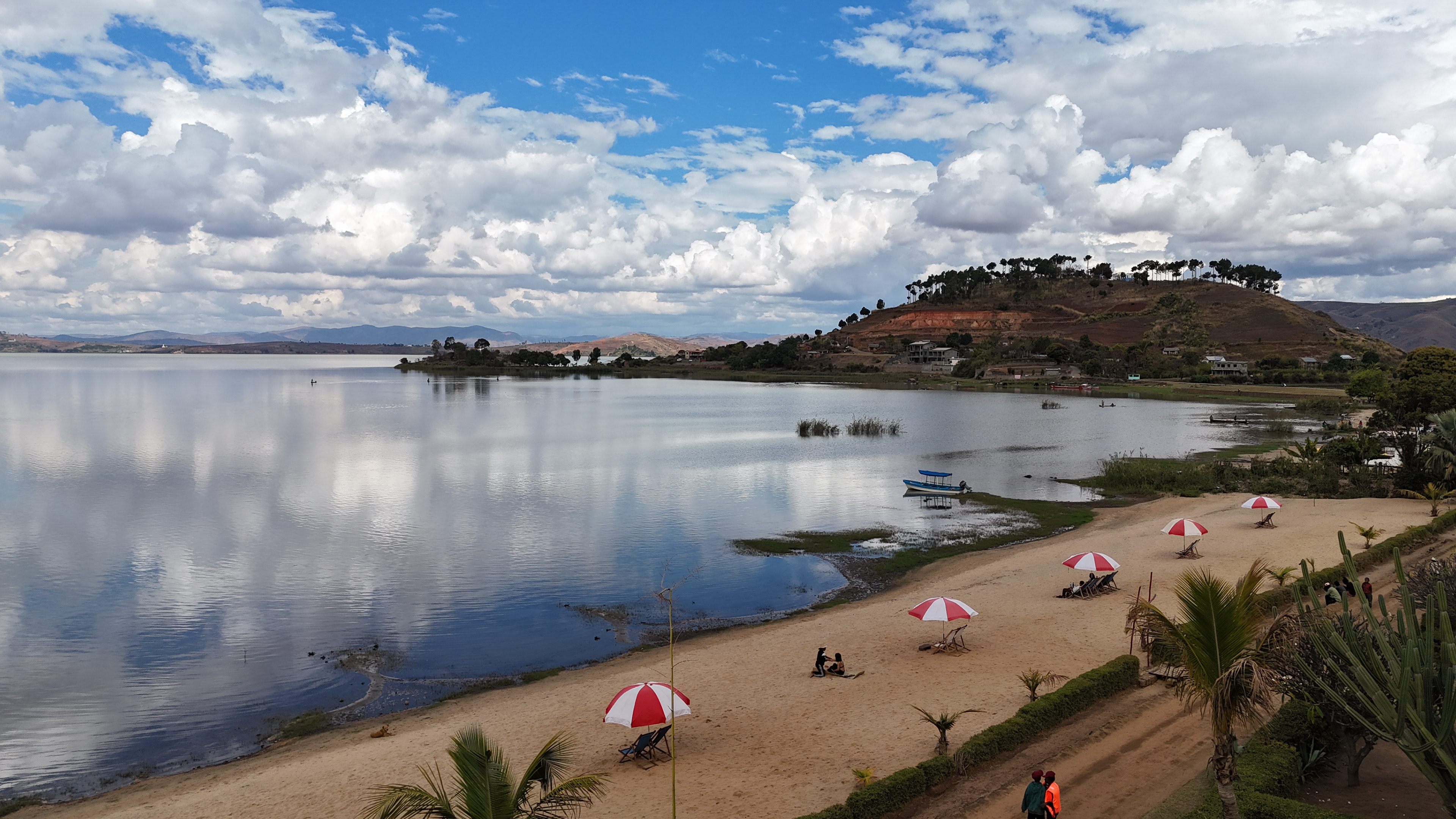 Plage d'Ampefy (La Terrasse Auberge), Lac Itasy, Rocher de la Vierge