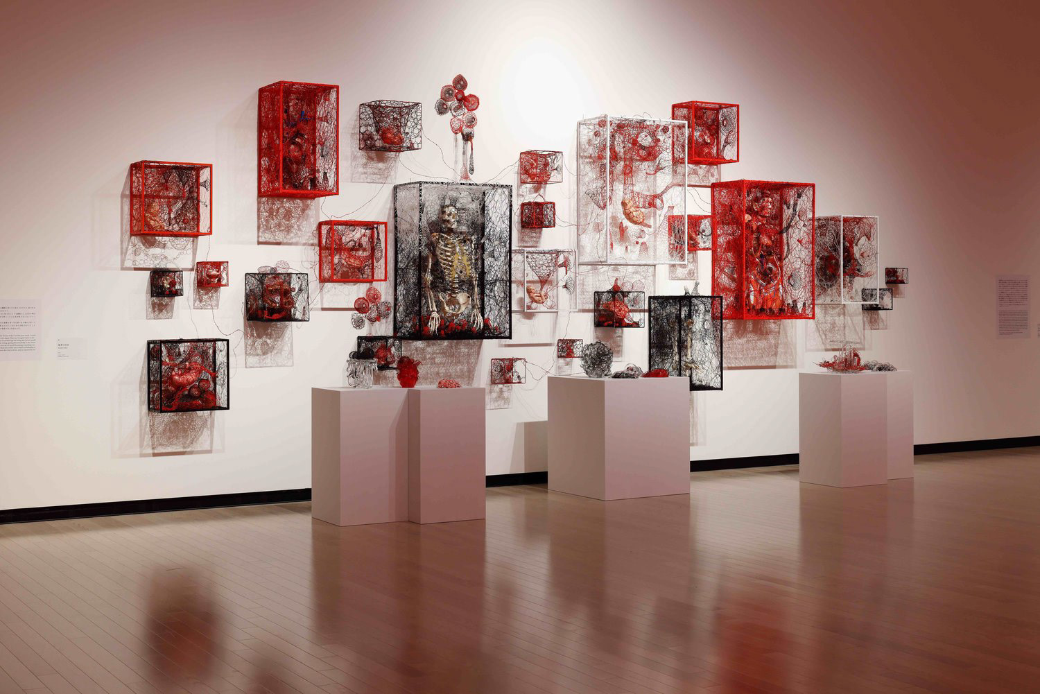 https://www.chiharu-shiota.com/the-self-in-others