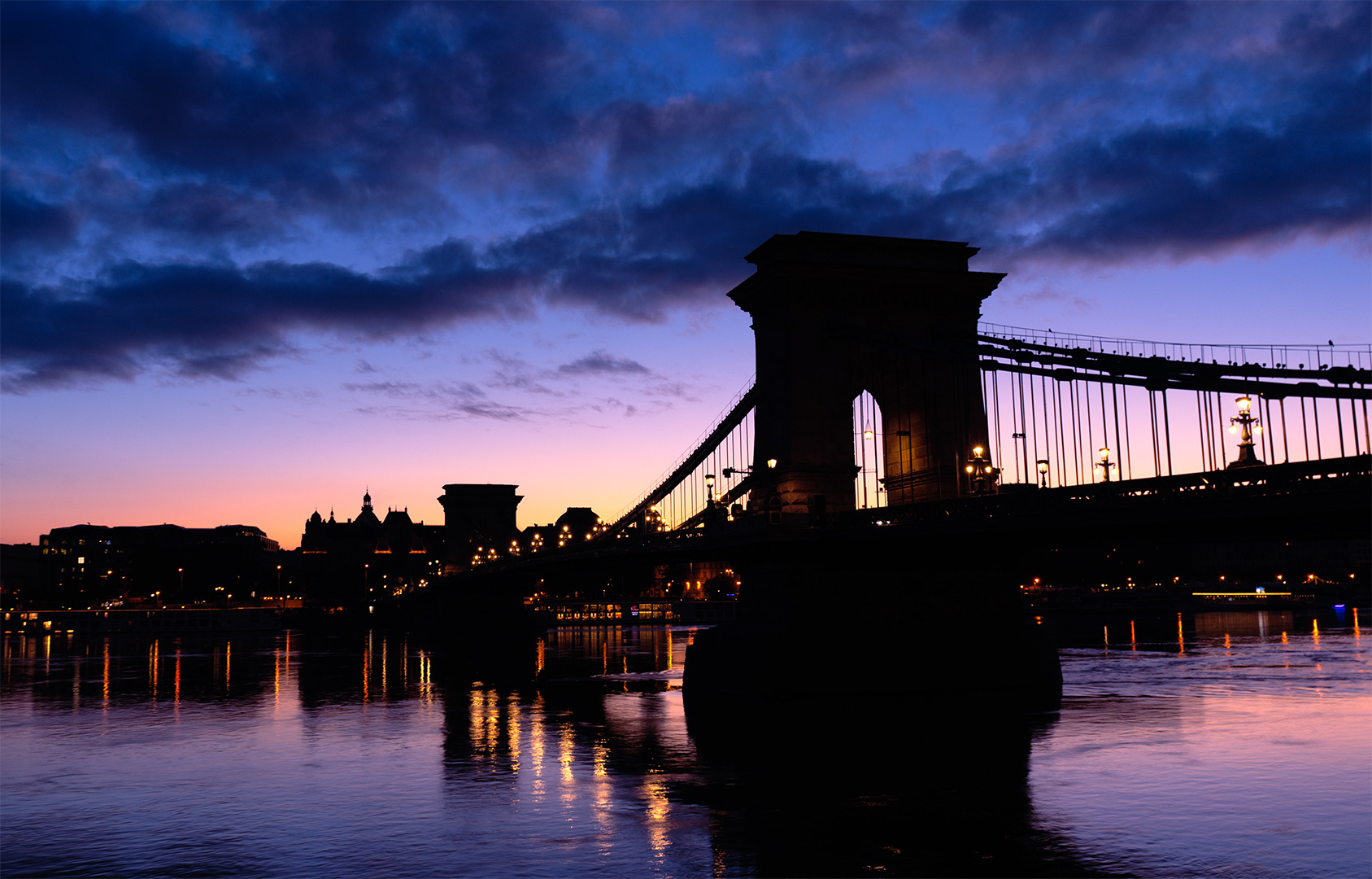 The Széchenyi Bridge at sunrise
