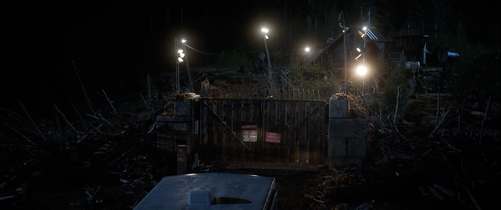 EXT CABIN GATE - On Screen