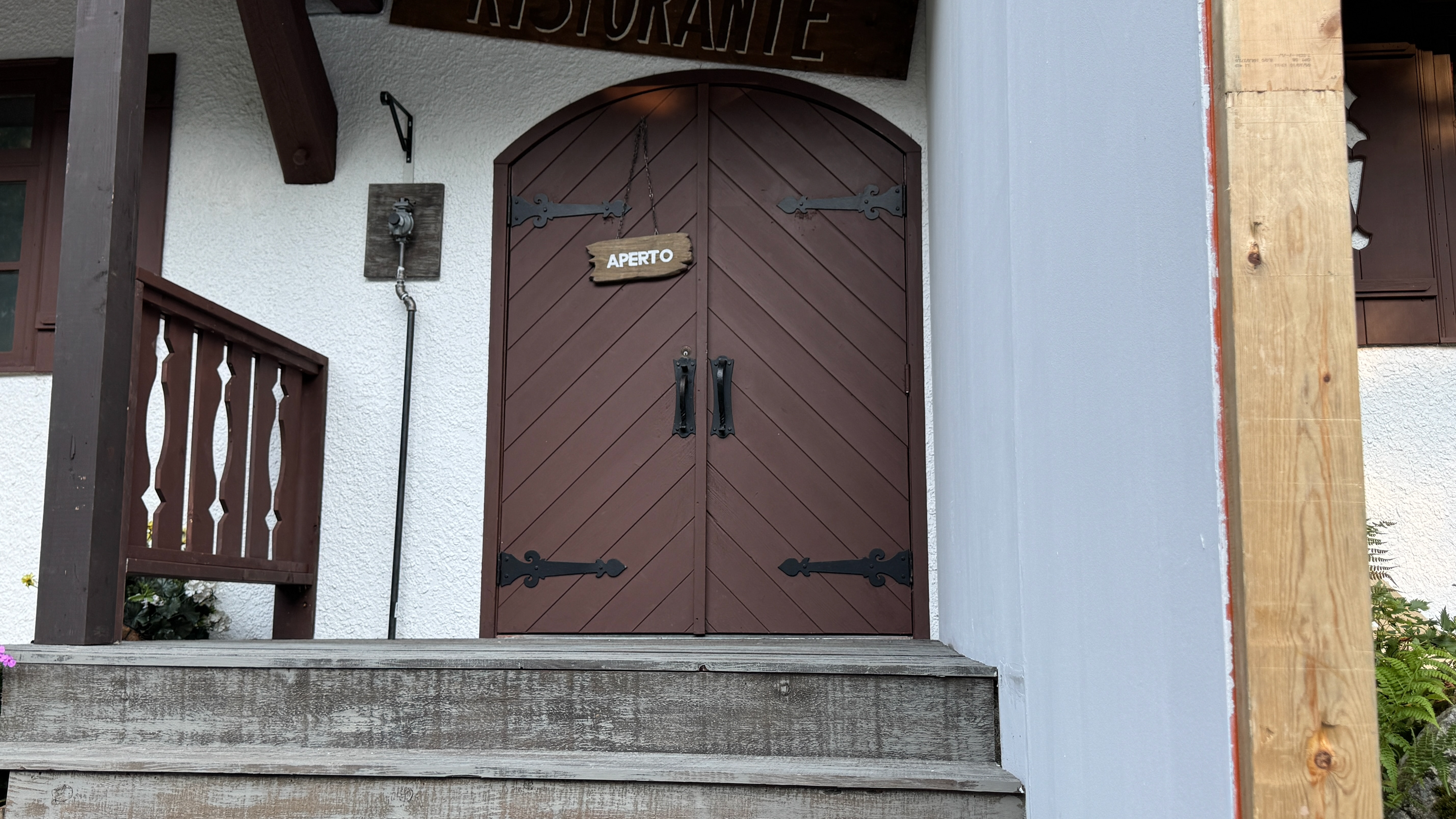 Brohm Ridge Chalet - Entrance Cheat