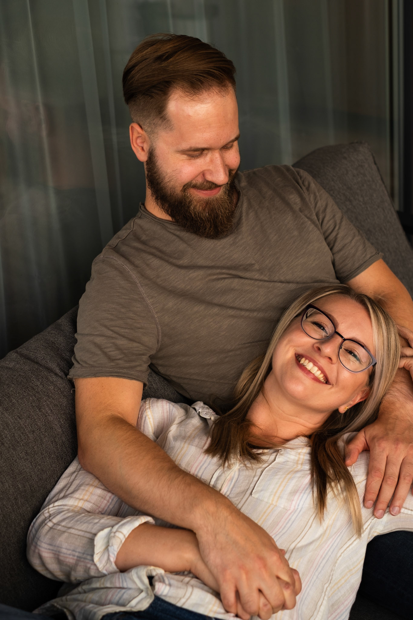 paari fotosessioon, oma kodus, peredokumentaal