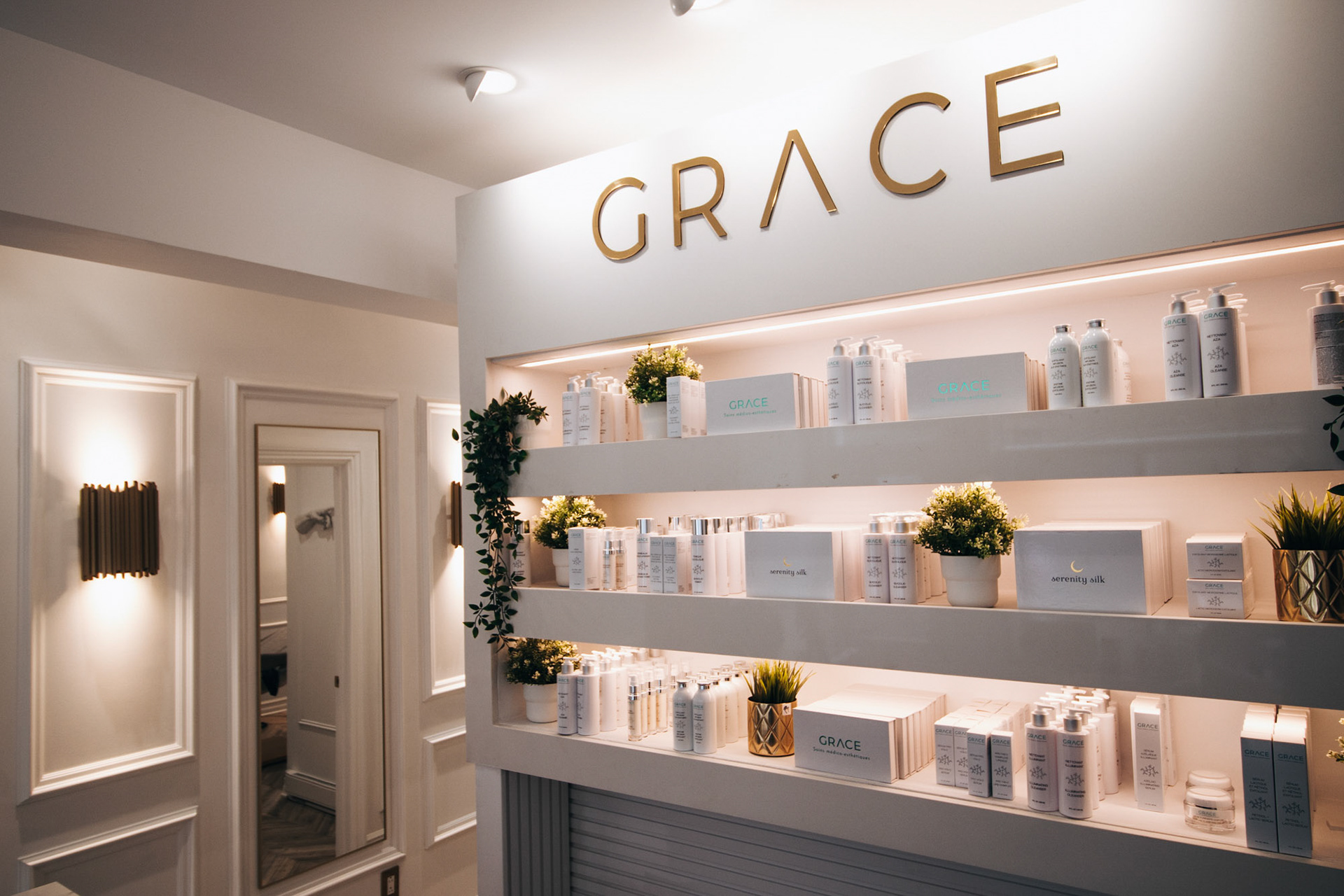 Let your potential clients get a glimpse of the inviting atmosphere and stylish decor of your salon with our expertly captured exterior and interior shots. Highlight your unique design elements and create a welcoming first impression online.