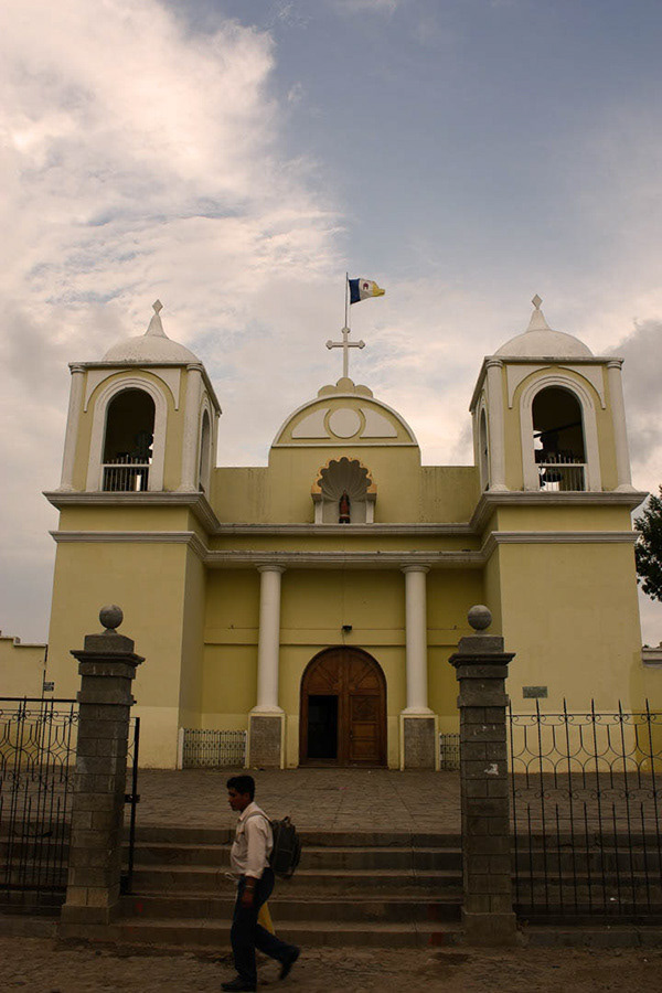 (c) 2009 por Maynor Estuardo Estrada. Usada con Permiso