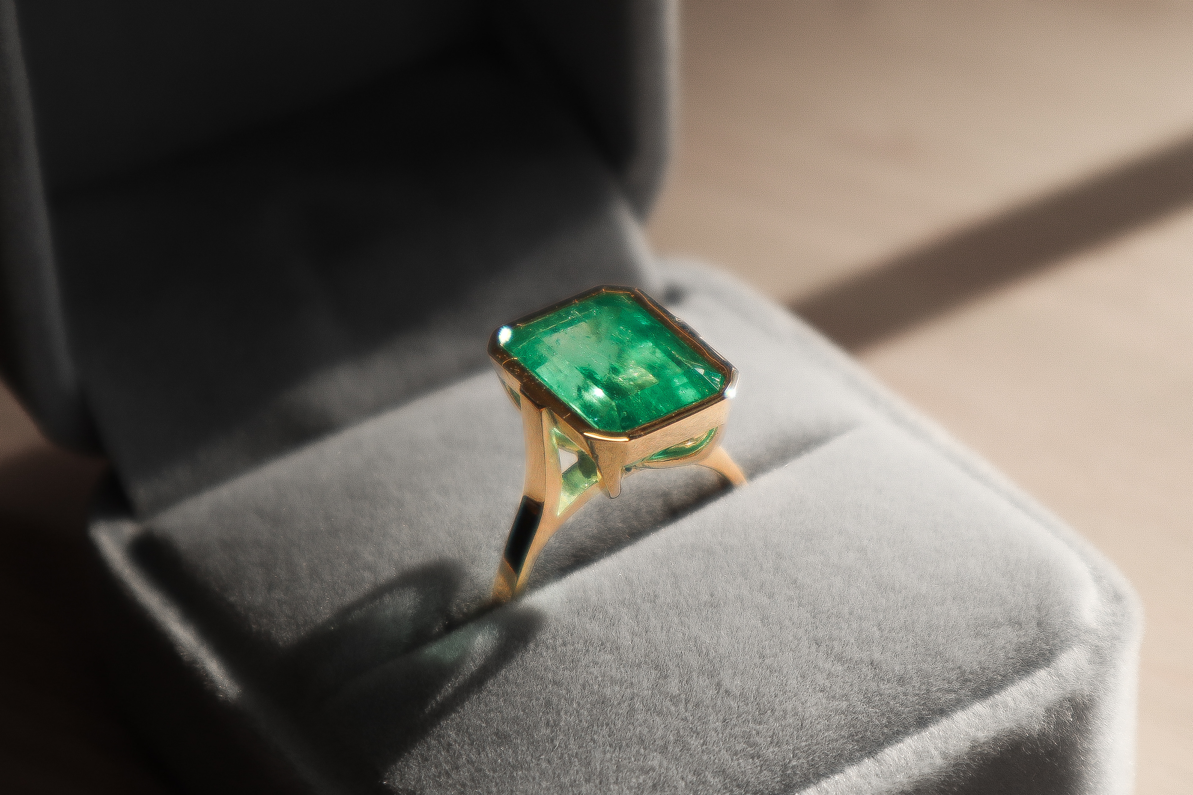 emerald ring made from 9ct gold