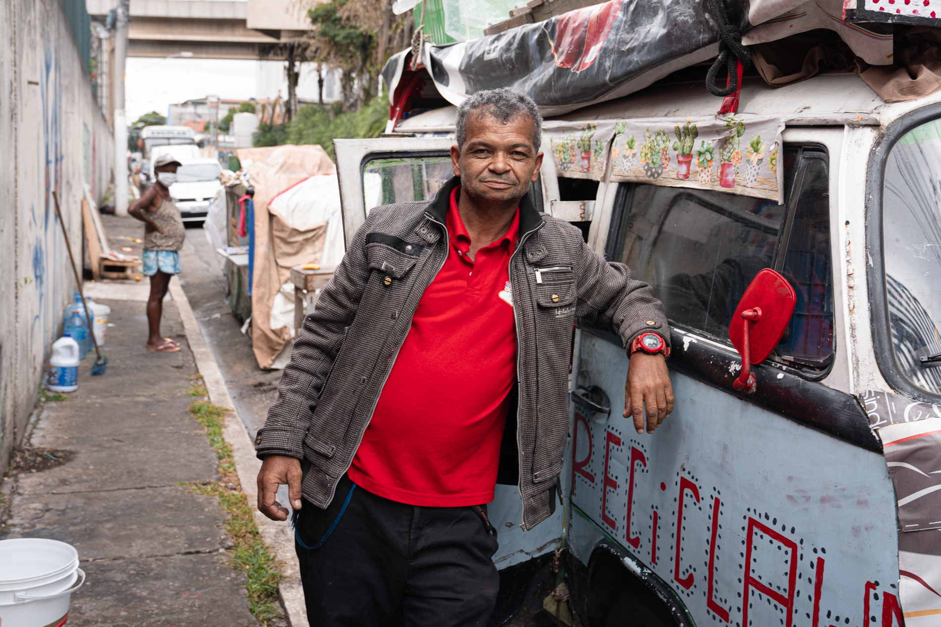 Geraldo Pereira Gomes e Eliane da Silva dividem a vida e duas kombis na zona Leste de São Paulo