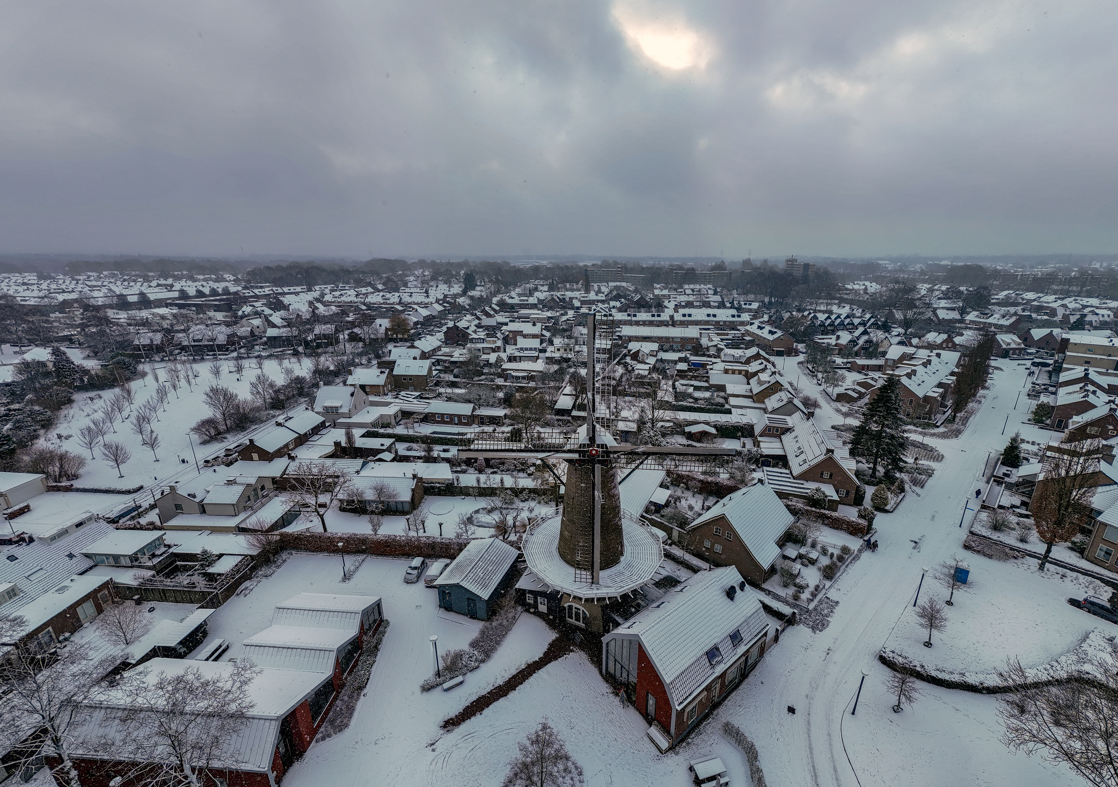 Overzicht met Molen in voorgrond 