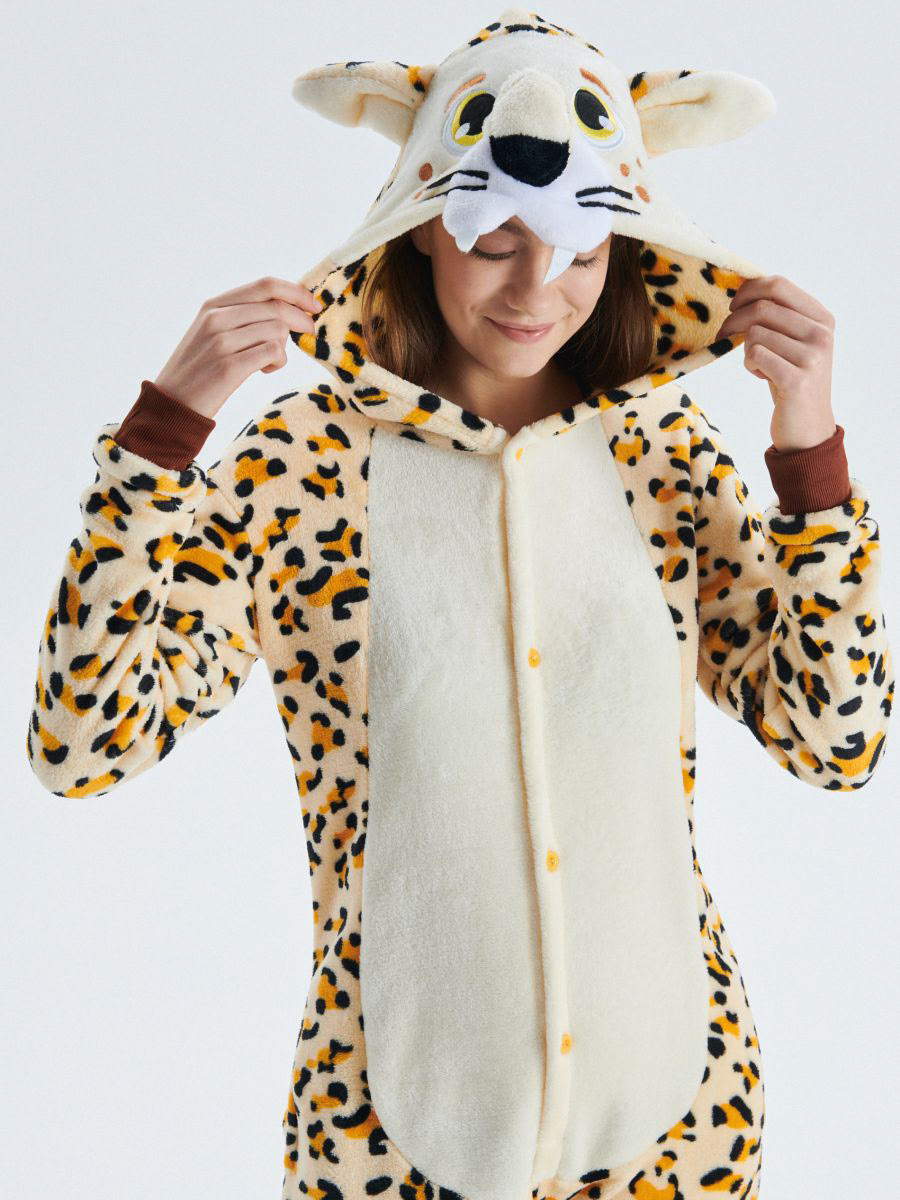 Projekt graficzny: Antonina Car, własność zdjęć CROPP