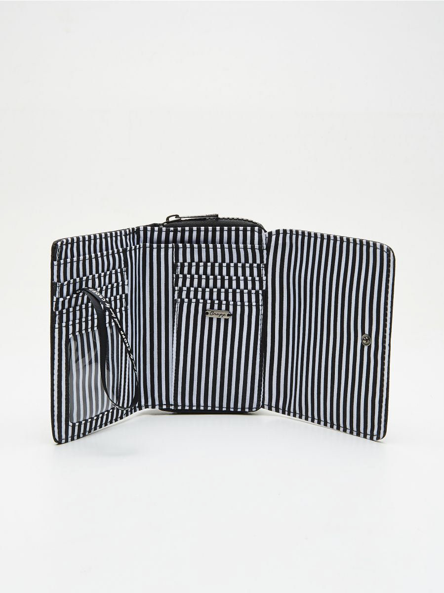 Projekt graficzny: Antonina Car, własność zdjęć CROPP