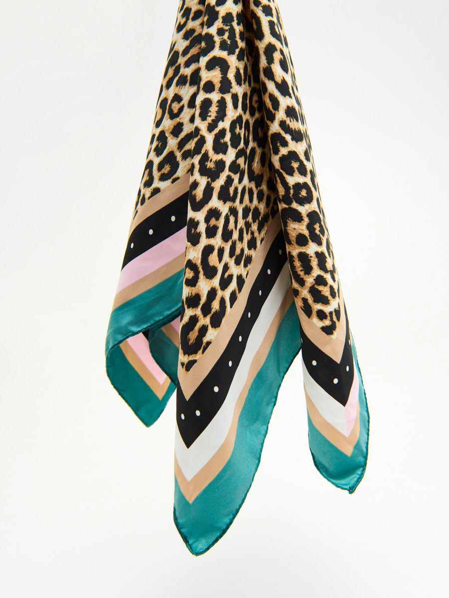 Projekt graficzny: Antonina Car, własność zdjęć CROPP