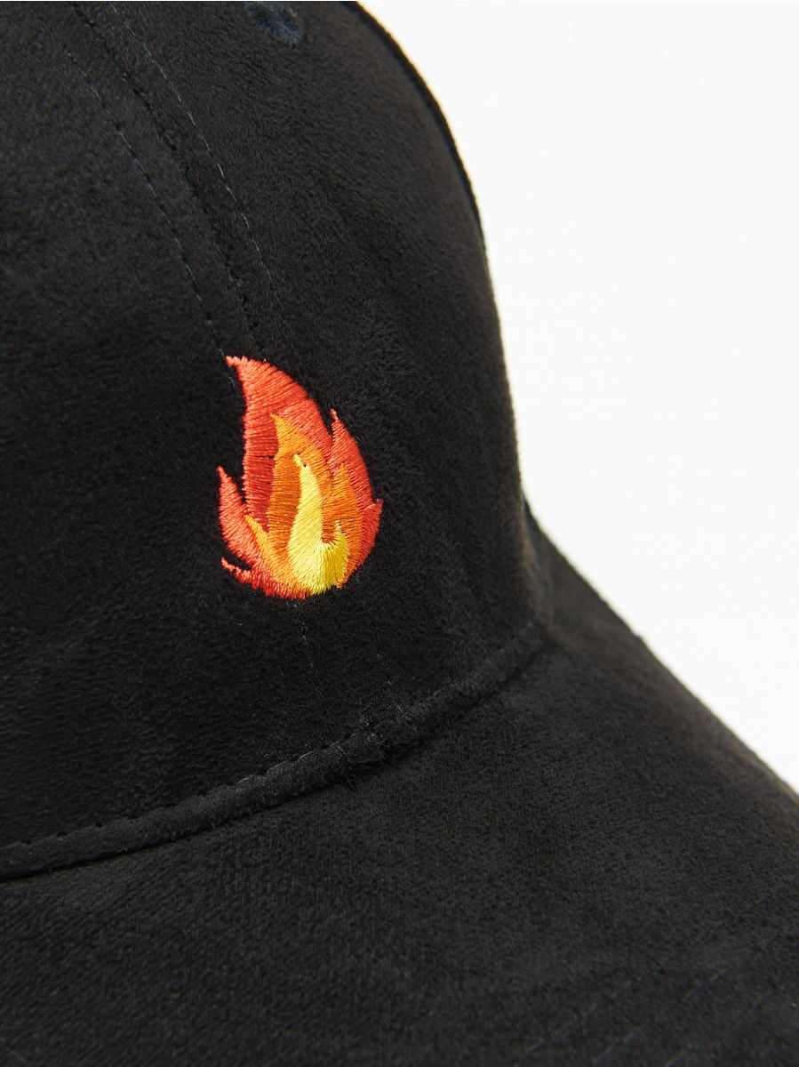 Projekt graficzny: Antonina Car, własność zdjęć CROPP