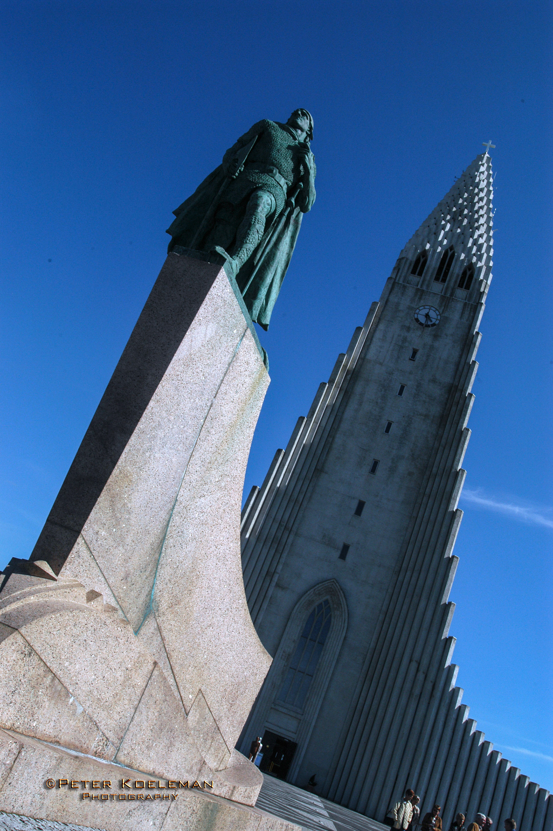 Leif Ericsson Stature Next to Catherdral