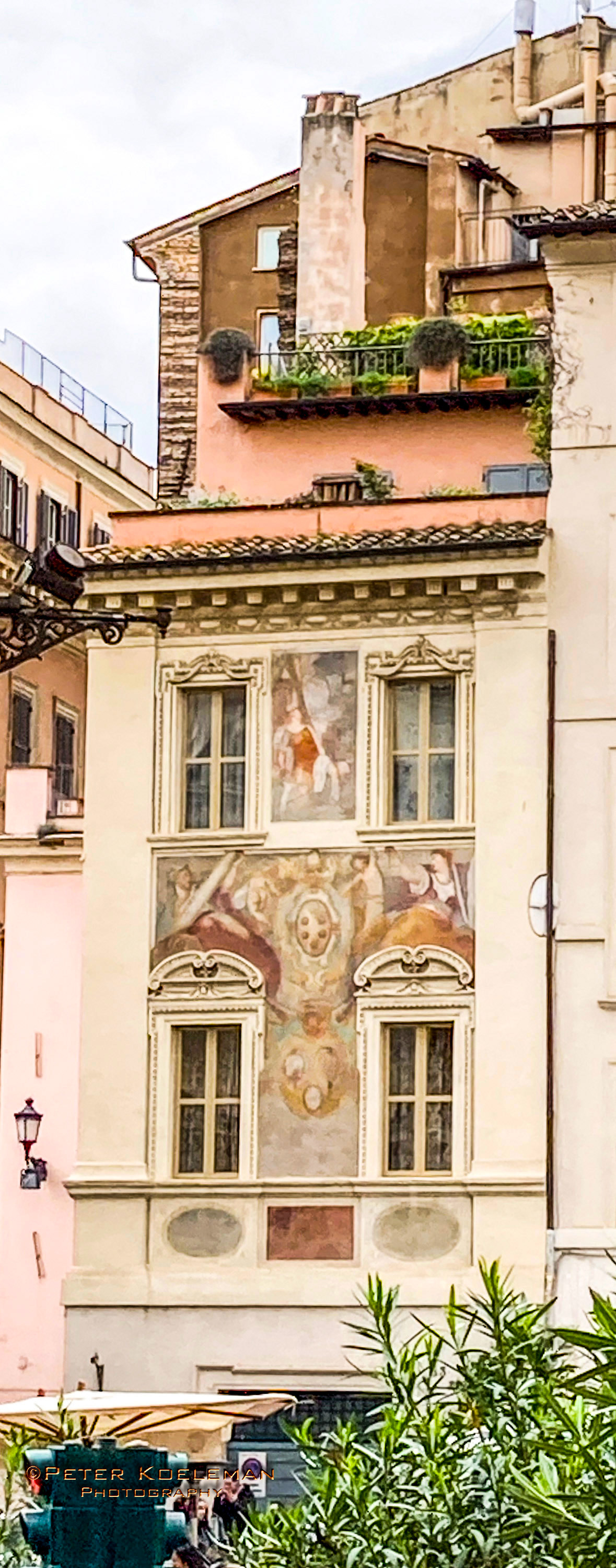Beaautiful Fresca on a Roman house.