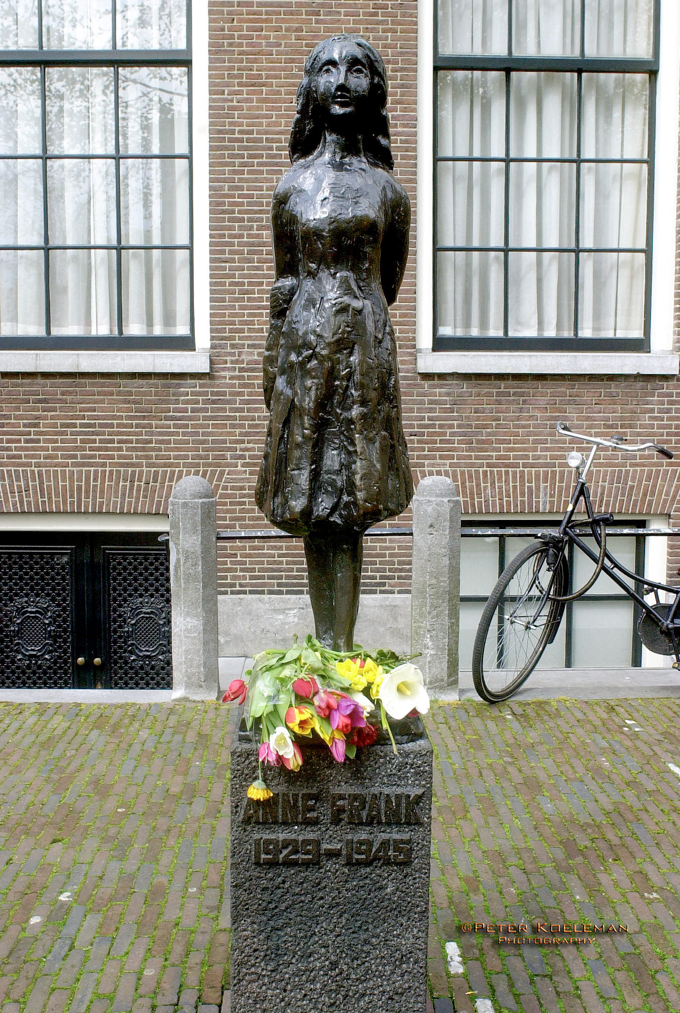 Anne Frank Statue - Amsterdam
