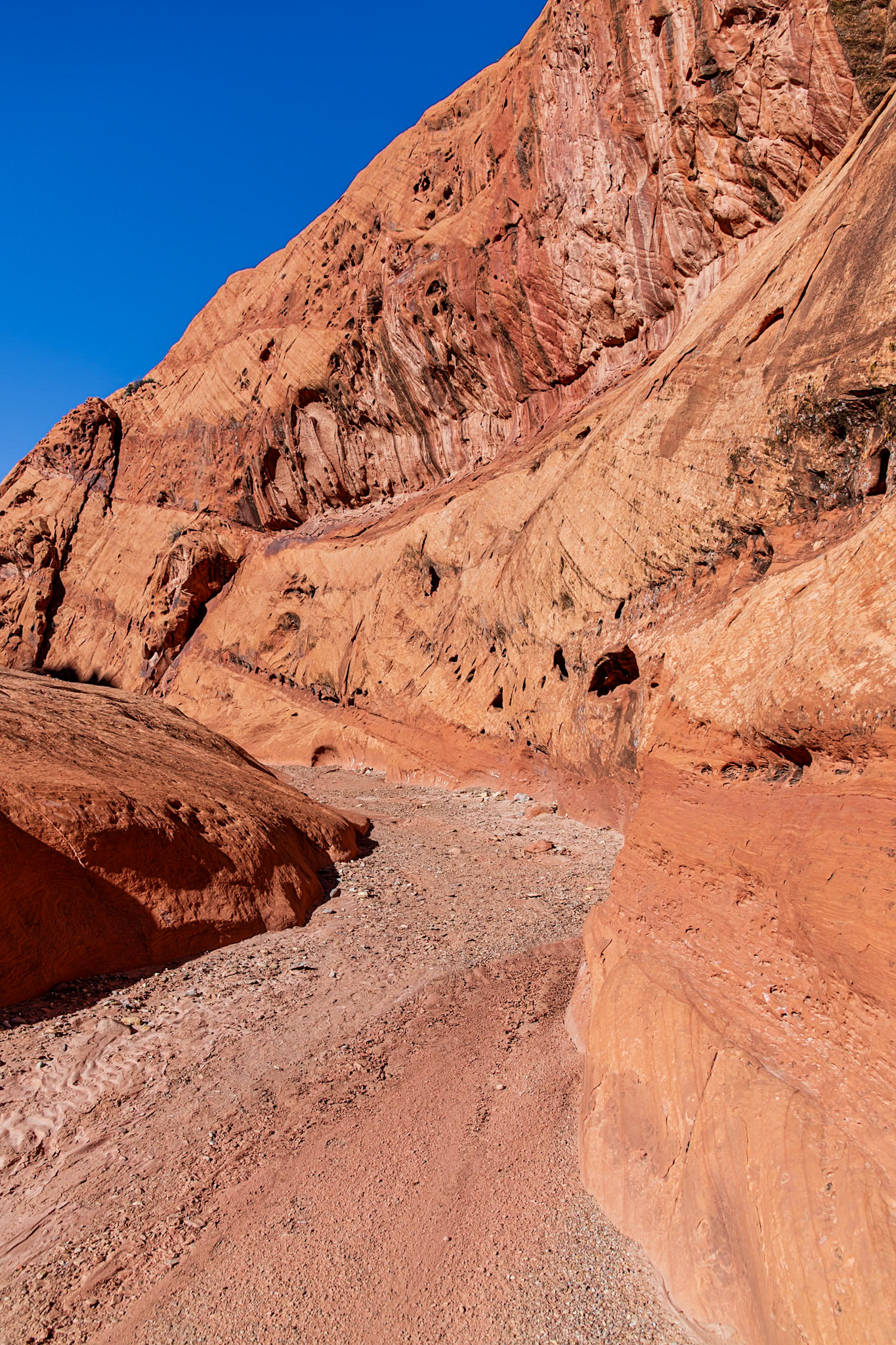 Narrow wash.