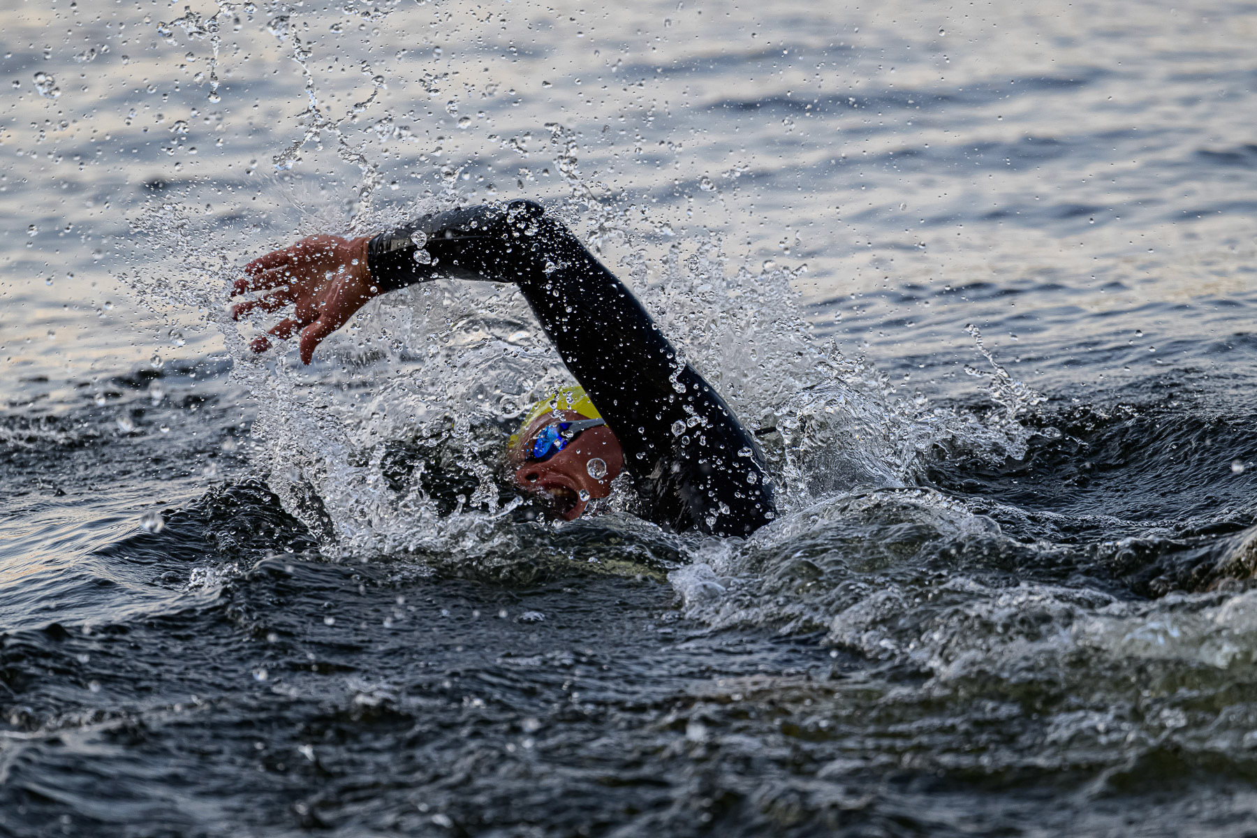 Fredag 15/8 Mix Lagsimning 4 x 1250m USM och SM 16.00 och 17.30. © Fotograf: Pablo Anttila