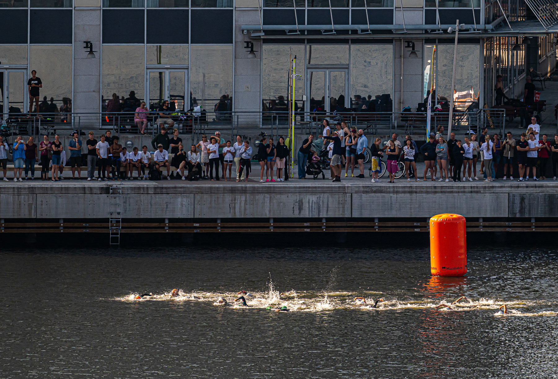 Fredag 15/8 Mix Lagsimning 4 x 1250m USM och SM 16.00 och 17.30. © Fotograf: Pablo Anttila