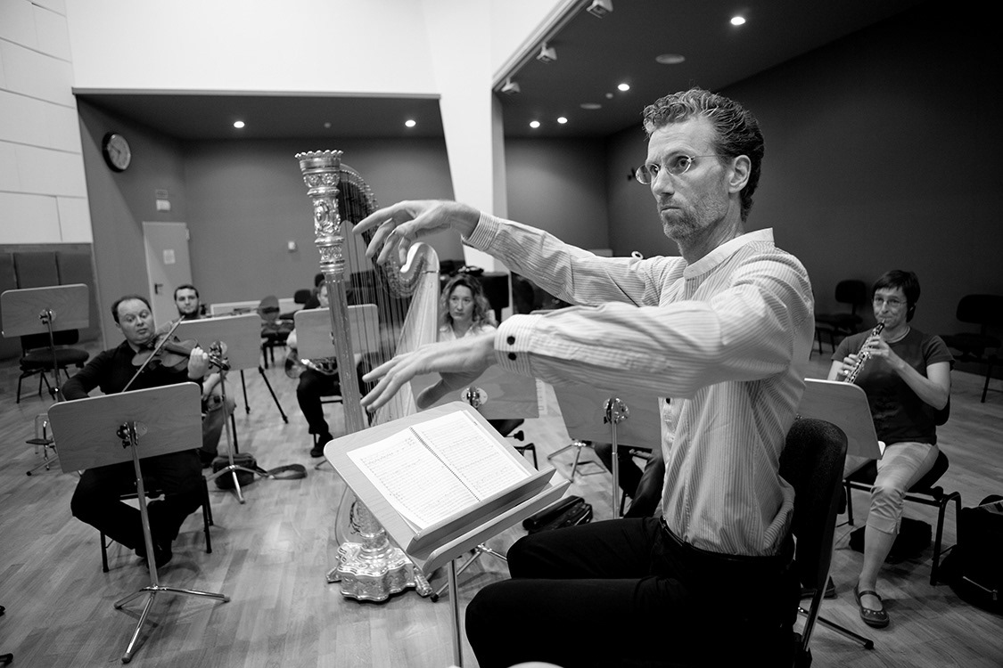 Jerome Ireland, conductor and viola player