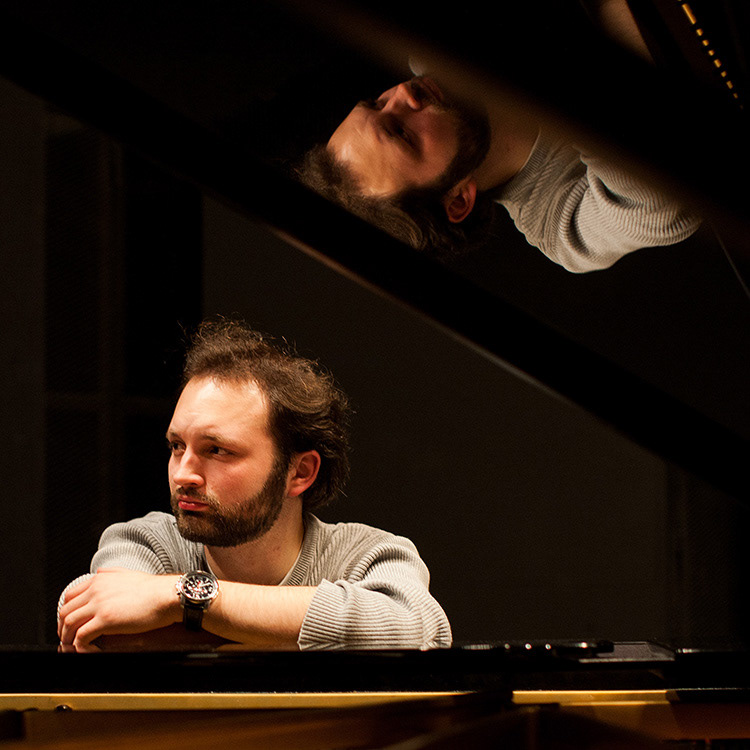 Danylo Saienko, piano