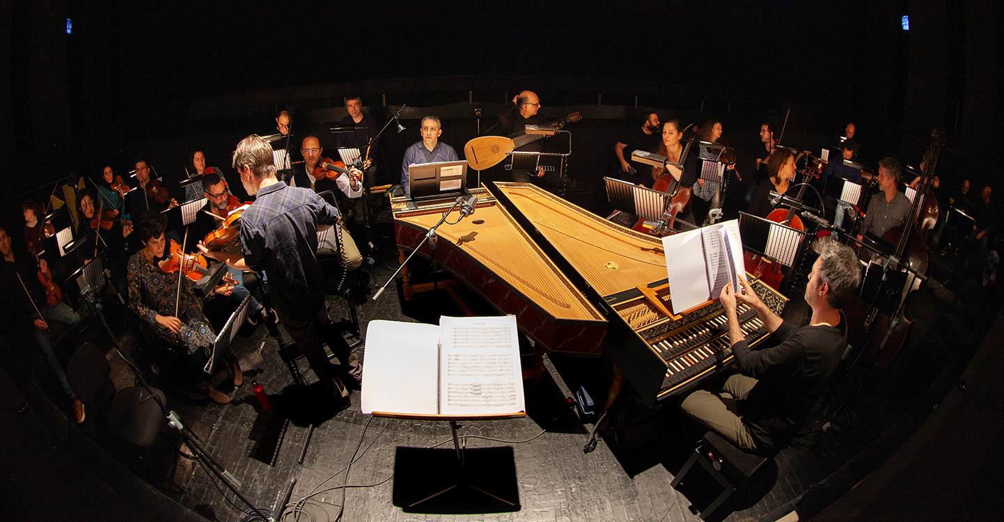 Orquesta Barroca de Sevilla in the pit orchestra
