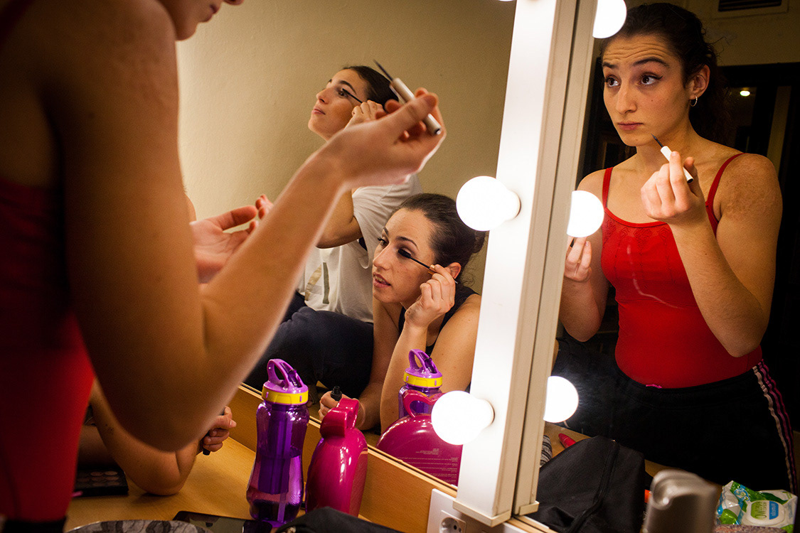 dancers in dressing room in Teatro Lope de Vega, Sevilla