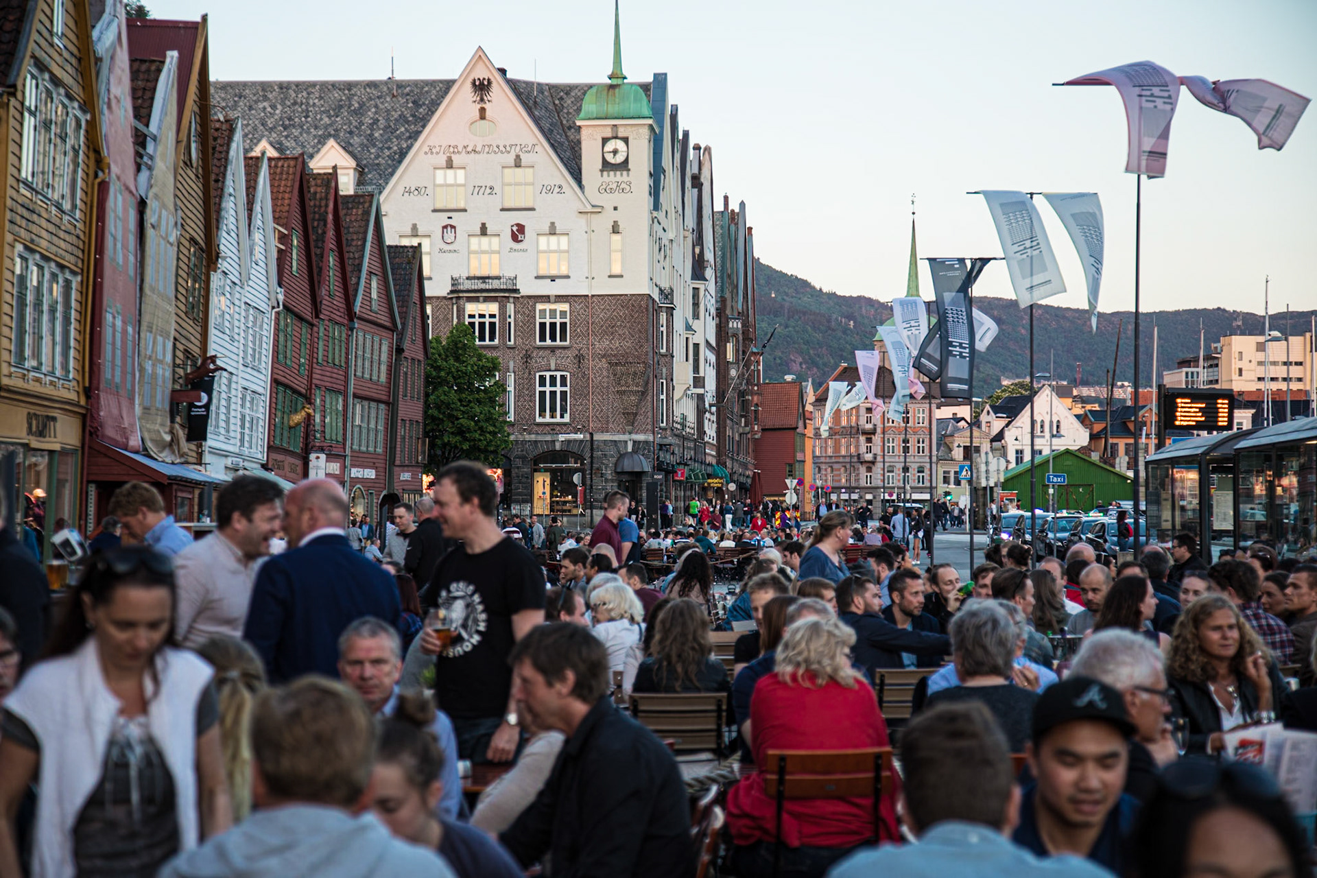 Crowds in front of the Bryggen