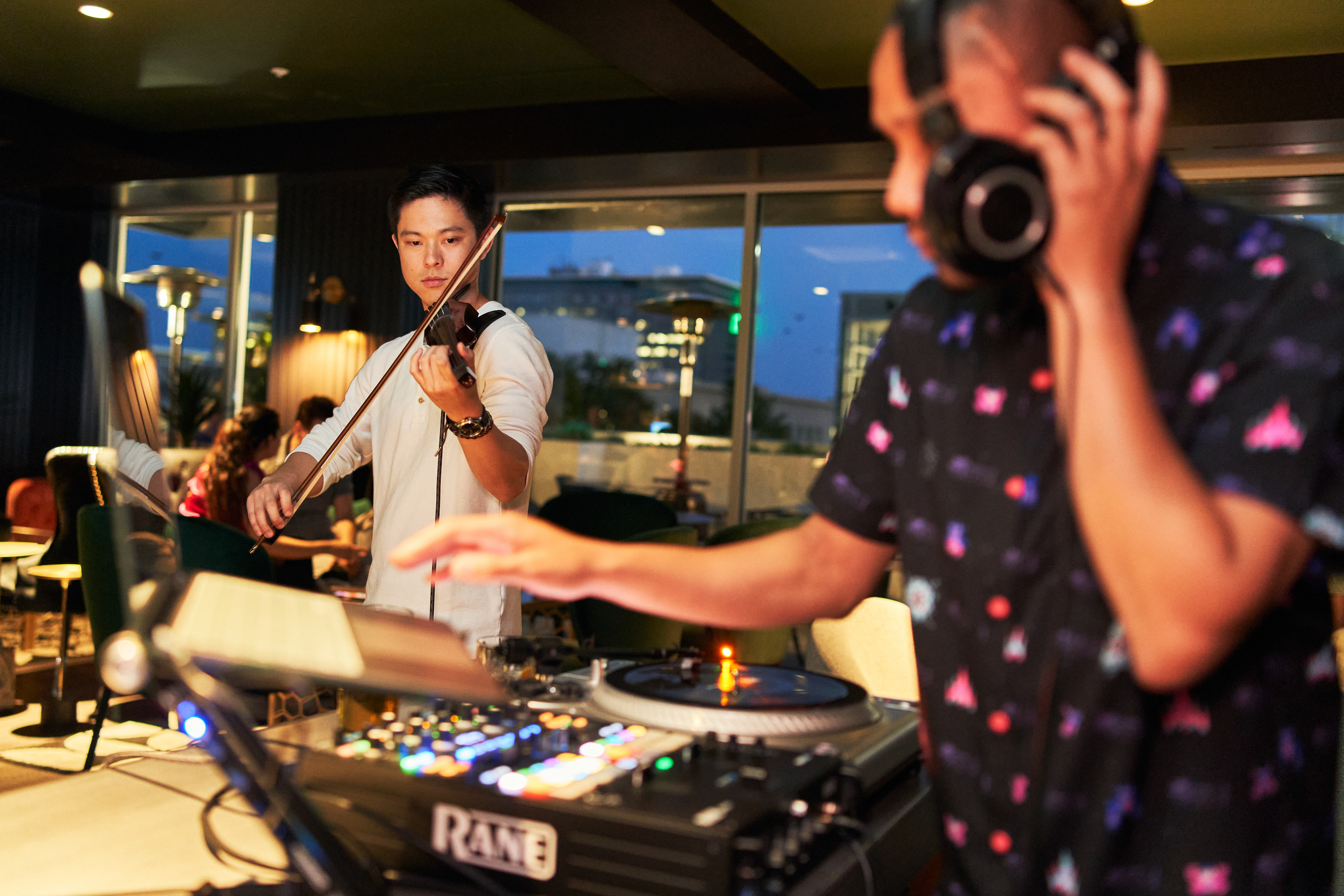 Violin player with DJ