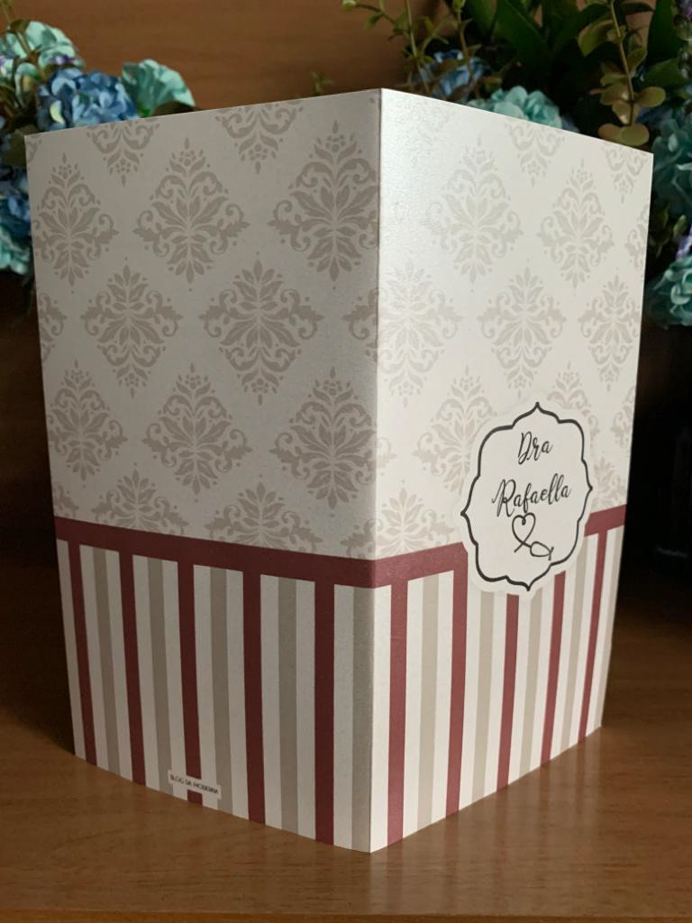 Menu feito em papel Aspen branco, gramatura 180