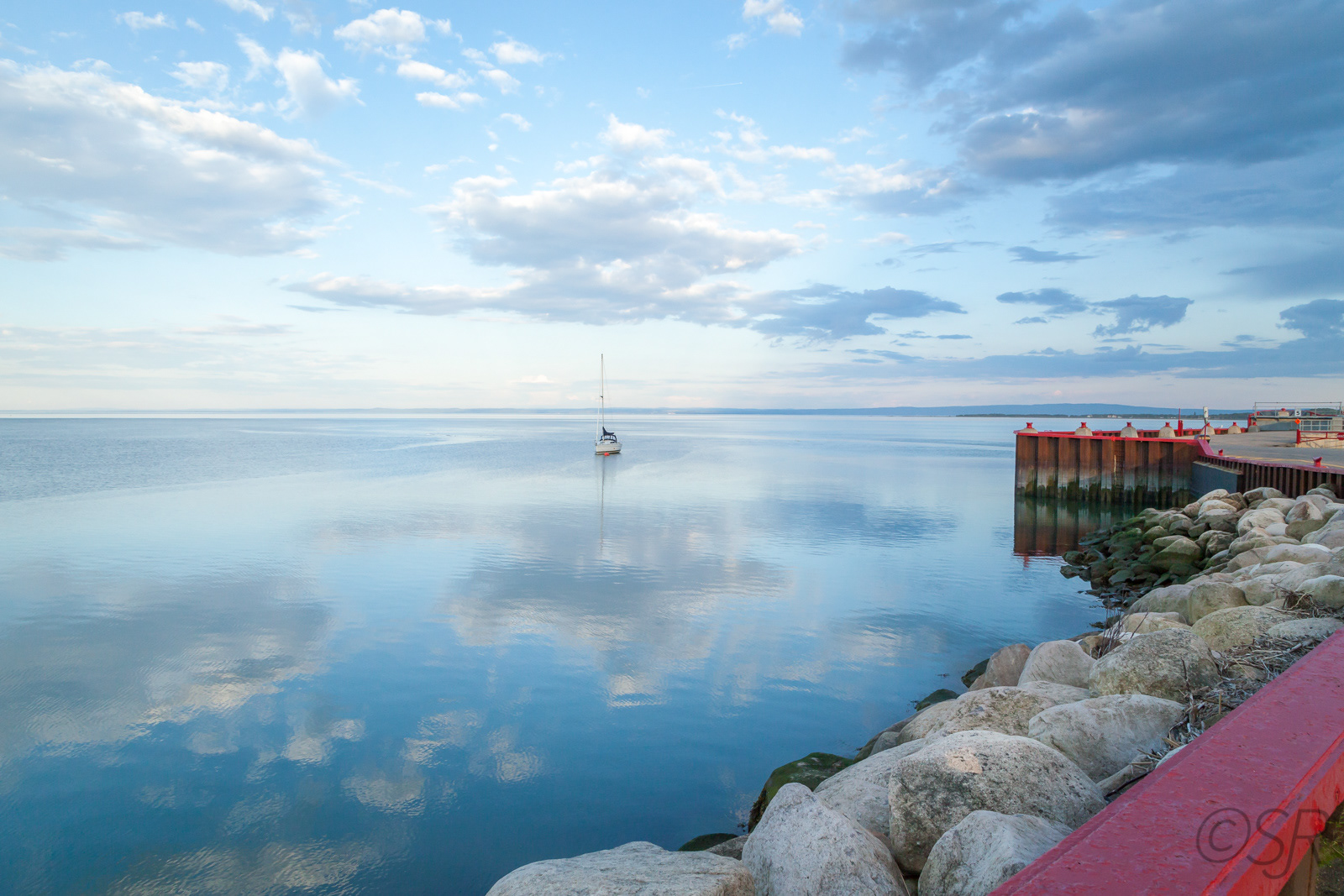 Waiting for the ferry to Isle-aux-Coudres, Quebec