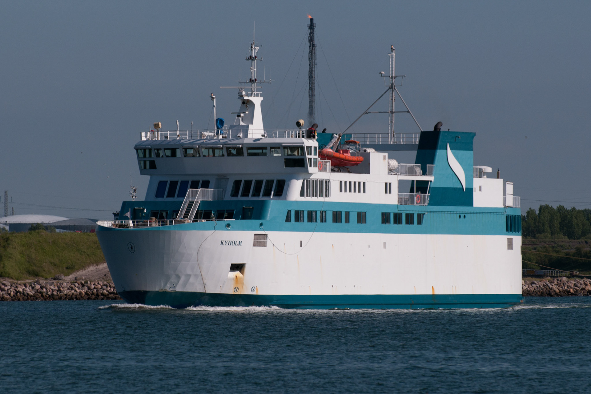 Kyholm anløper Kalundborg (DK)