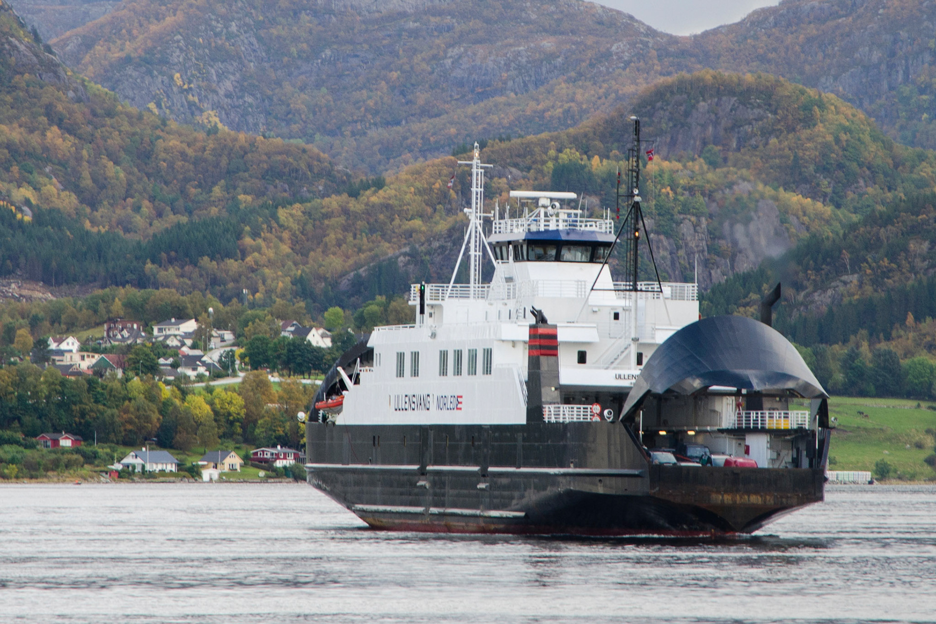 Ullensvang i sambandet Oanes-Lauvik