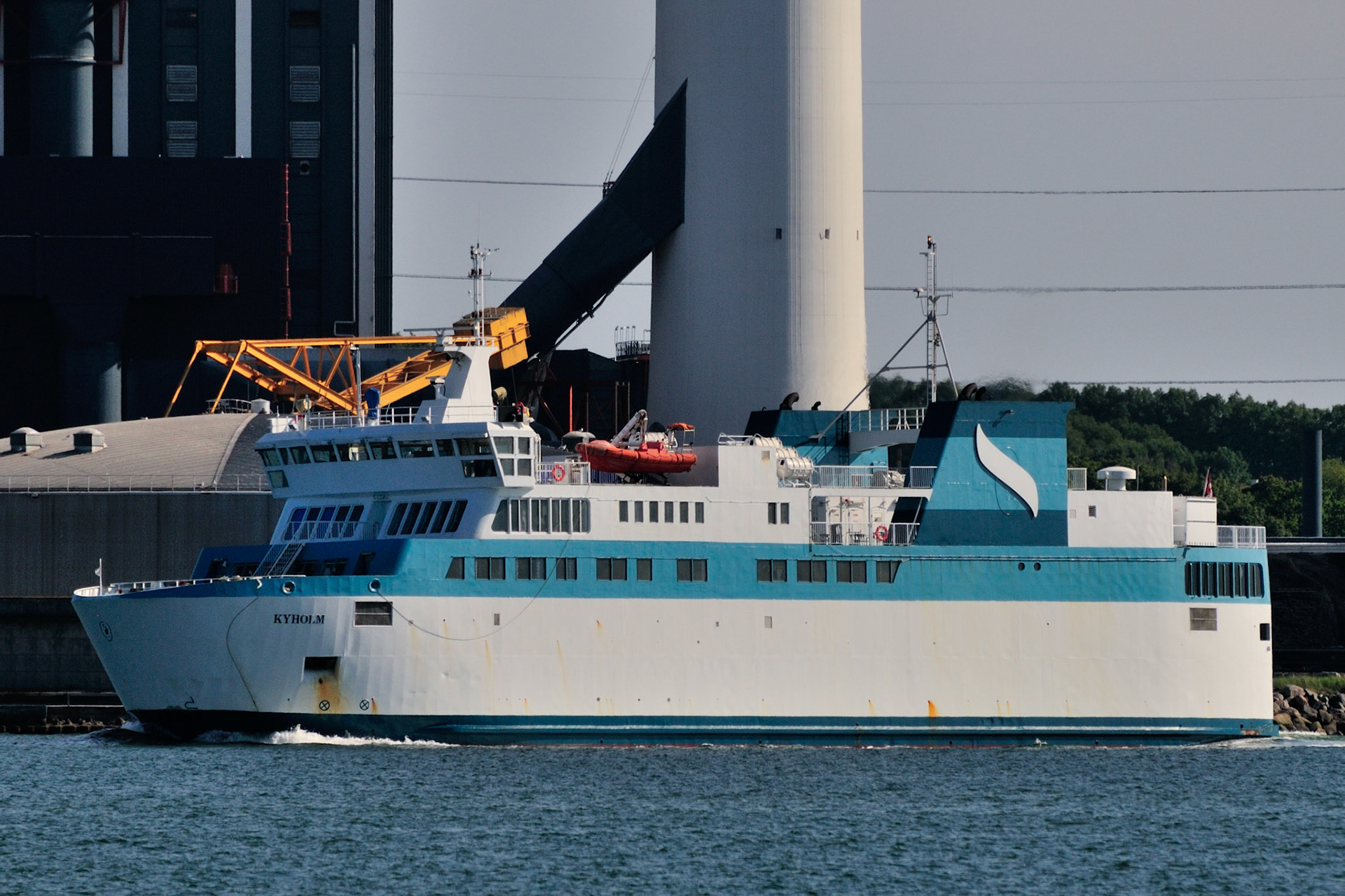 Kyholm anløper Kalundborg (DK)