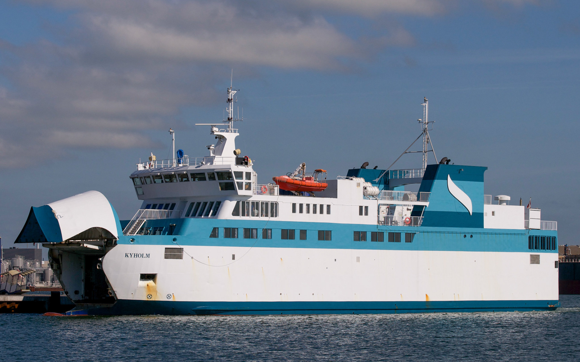 Kyholm anløper Kalundborg (DK)