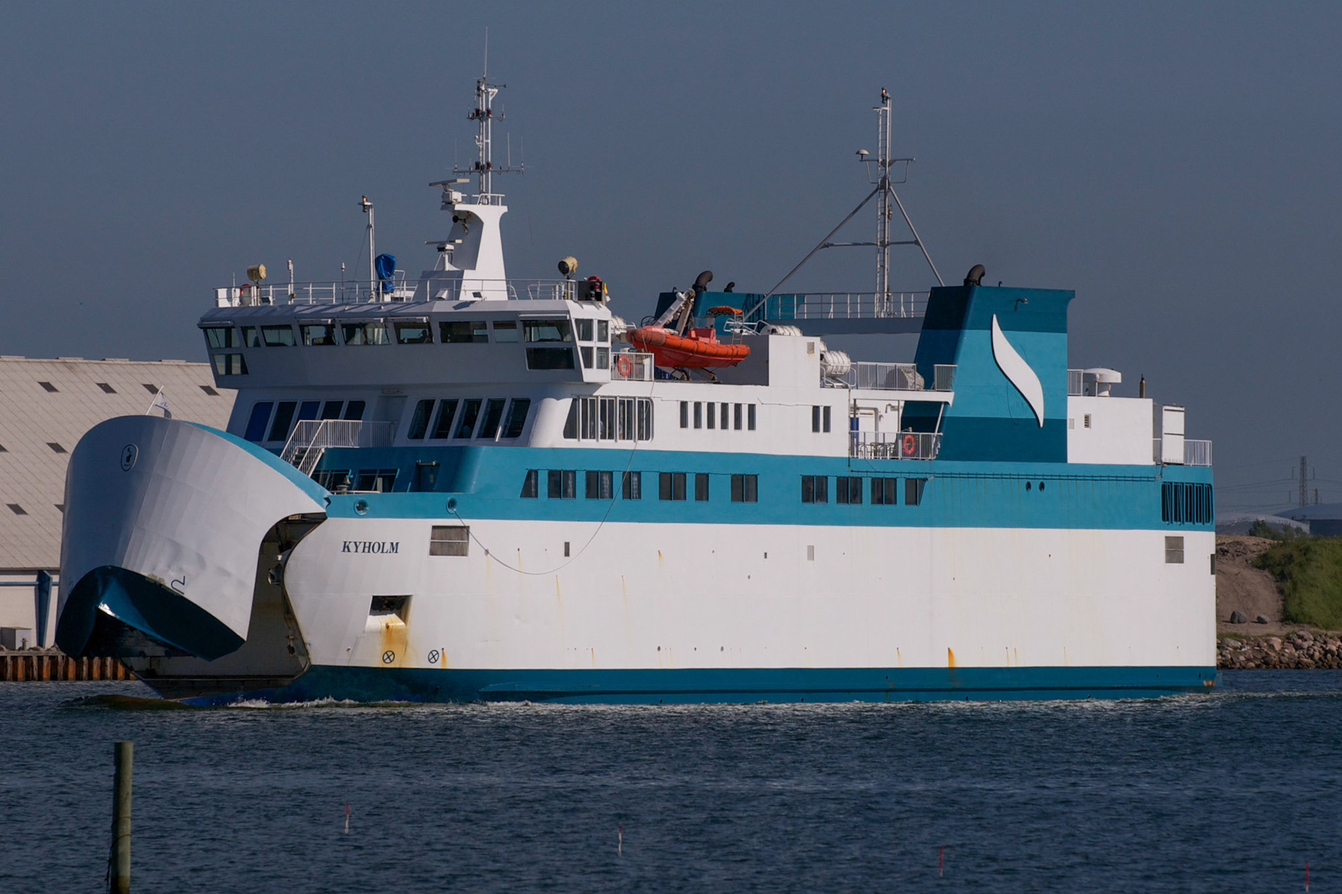 Kyholm anløper Kalundborg (DK)
