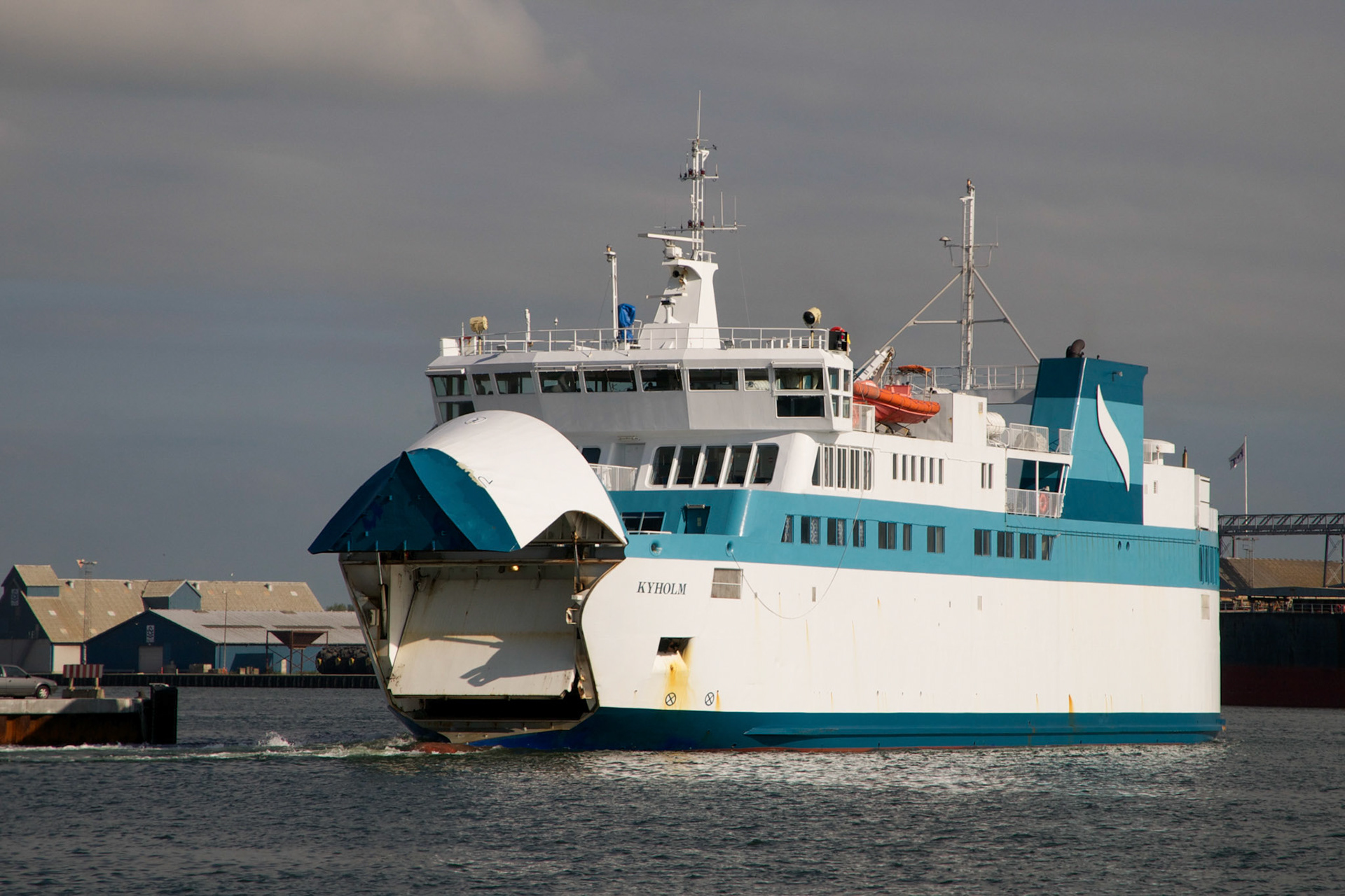 Kyholm anløper Kalundborg (DK)