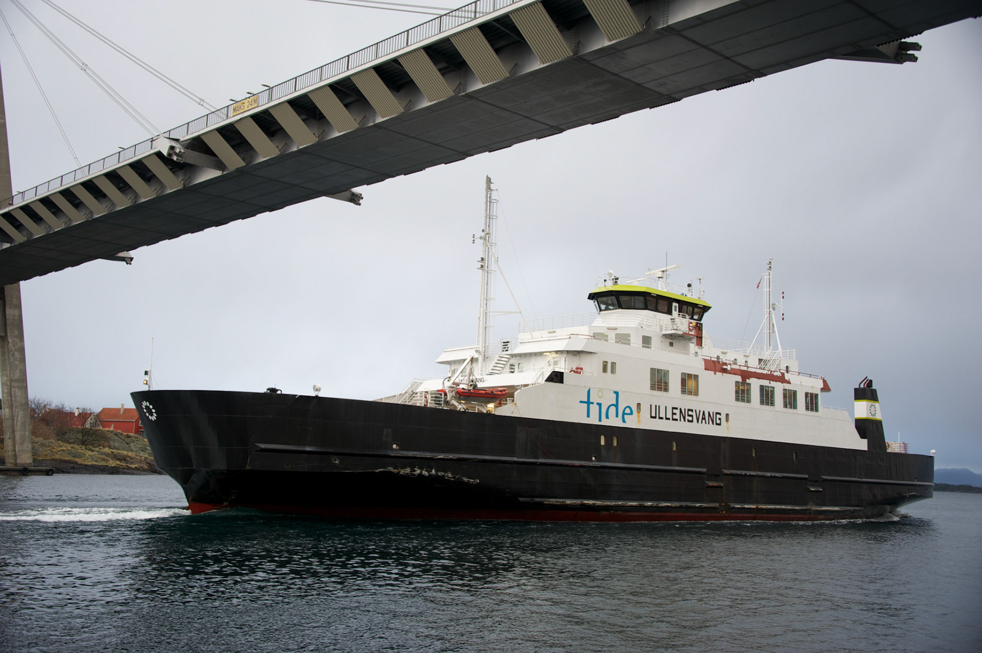 Ullensvang i Stavanger-Tau sambandet