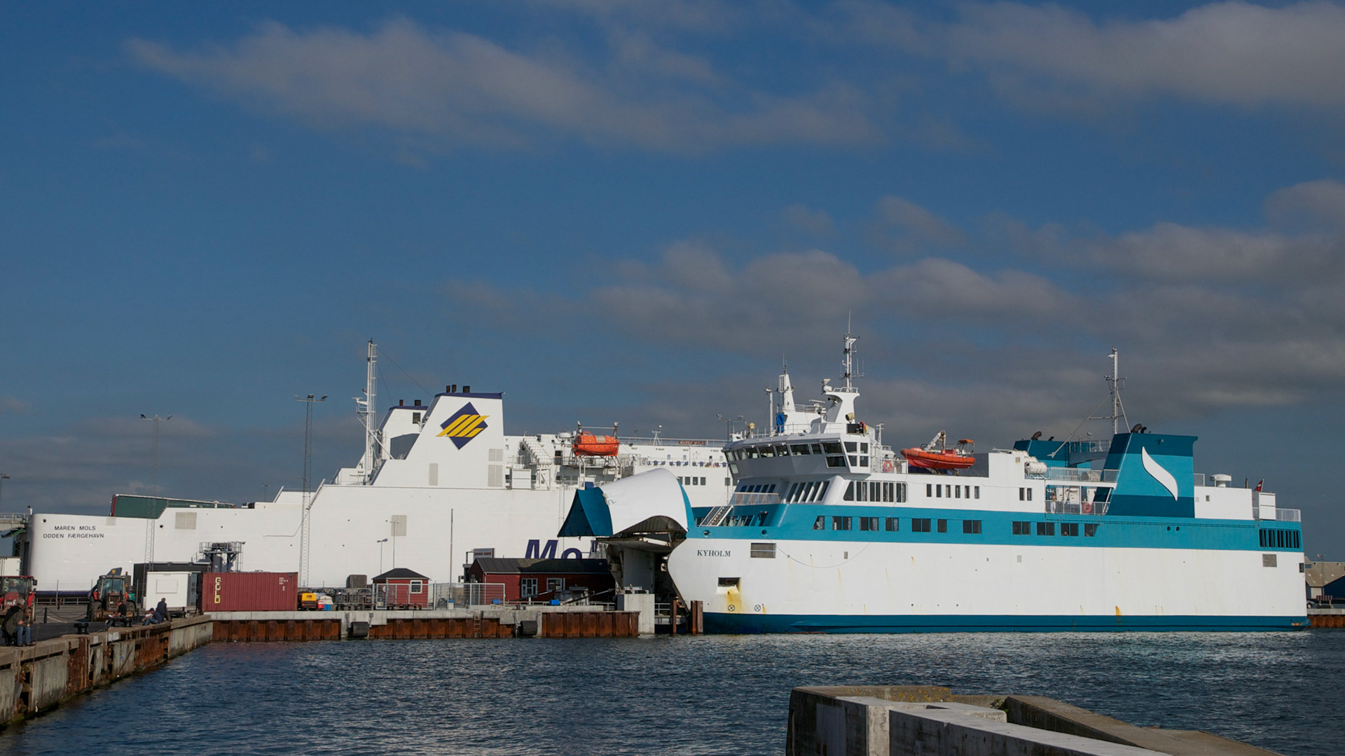 Kyholm anløper Kalundborg (DK)