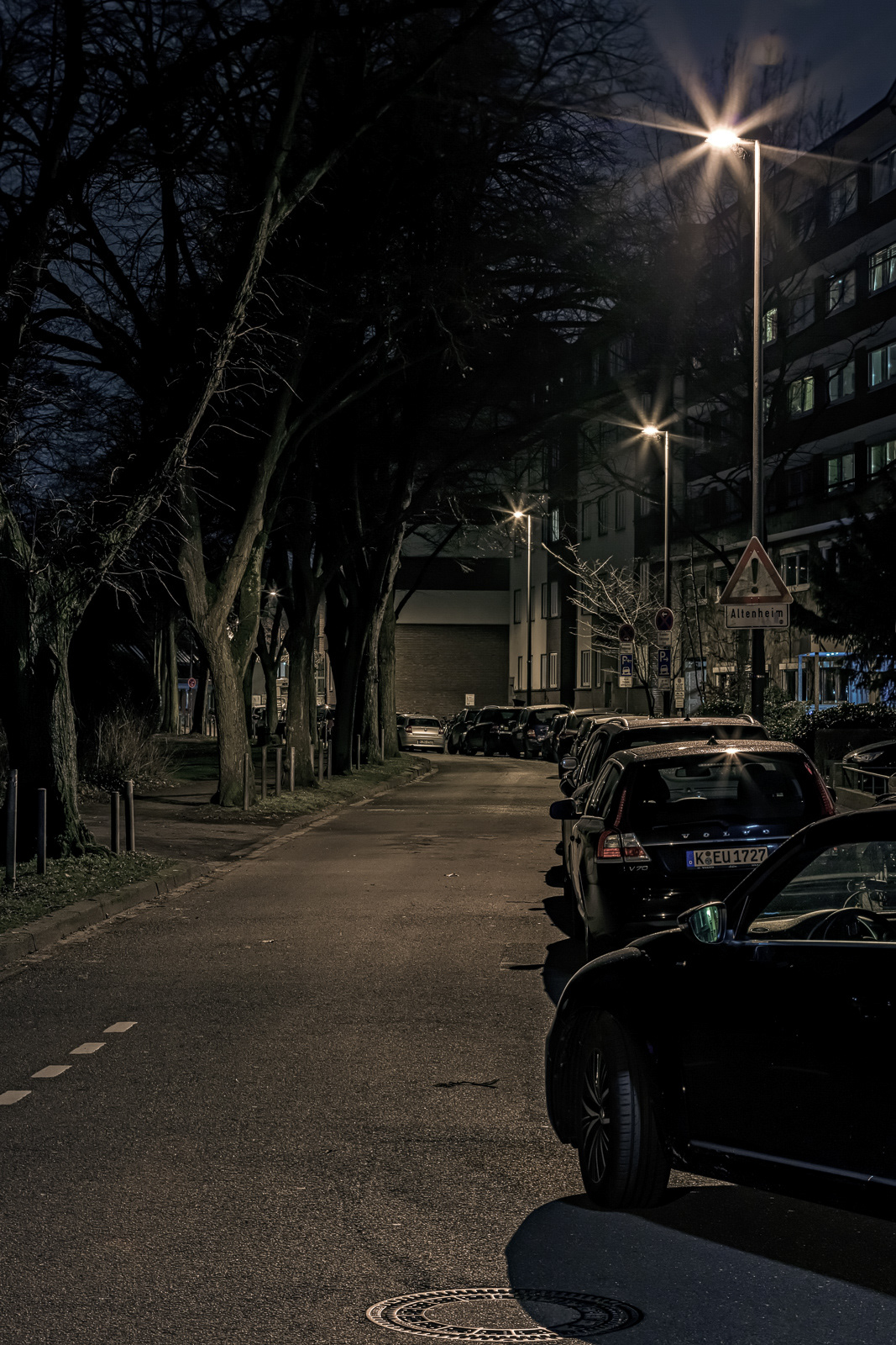Oberländer Wall, aufgenommen Ecke Titusstraße, Blick Richtung Alteburger Straße