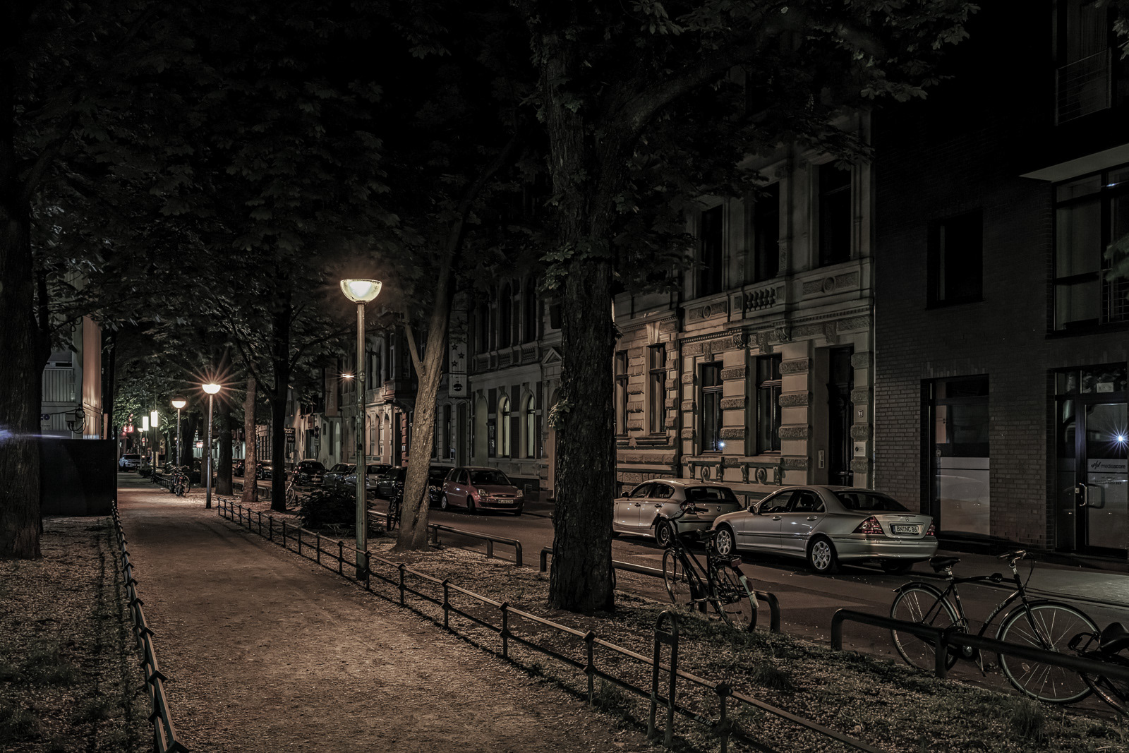 Hildeboldplatz, aufgenommen Ecke Gereonshof, Blick Richtung Friesenwall