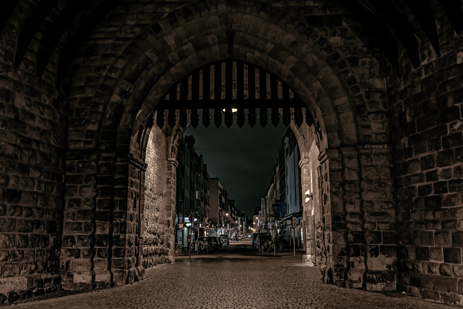 Eigelstein, aufgenommen Höhe Eigelsteintorburg, Blick Richtung Marzellenstraße