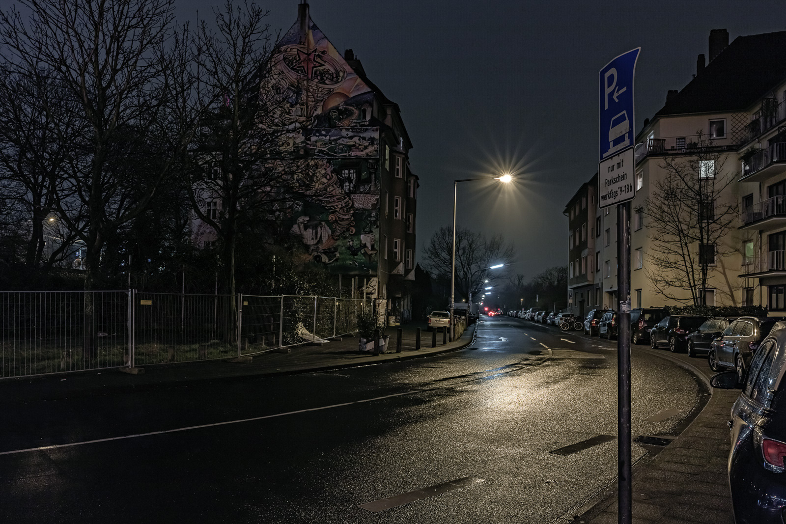 Ludolf-Camphausen-Straße, aufgenommen Ecke Hans-Böckler-Platz, Blick Richtung Vogelsanger Straße