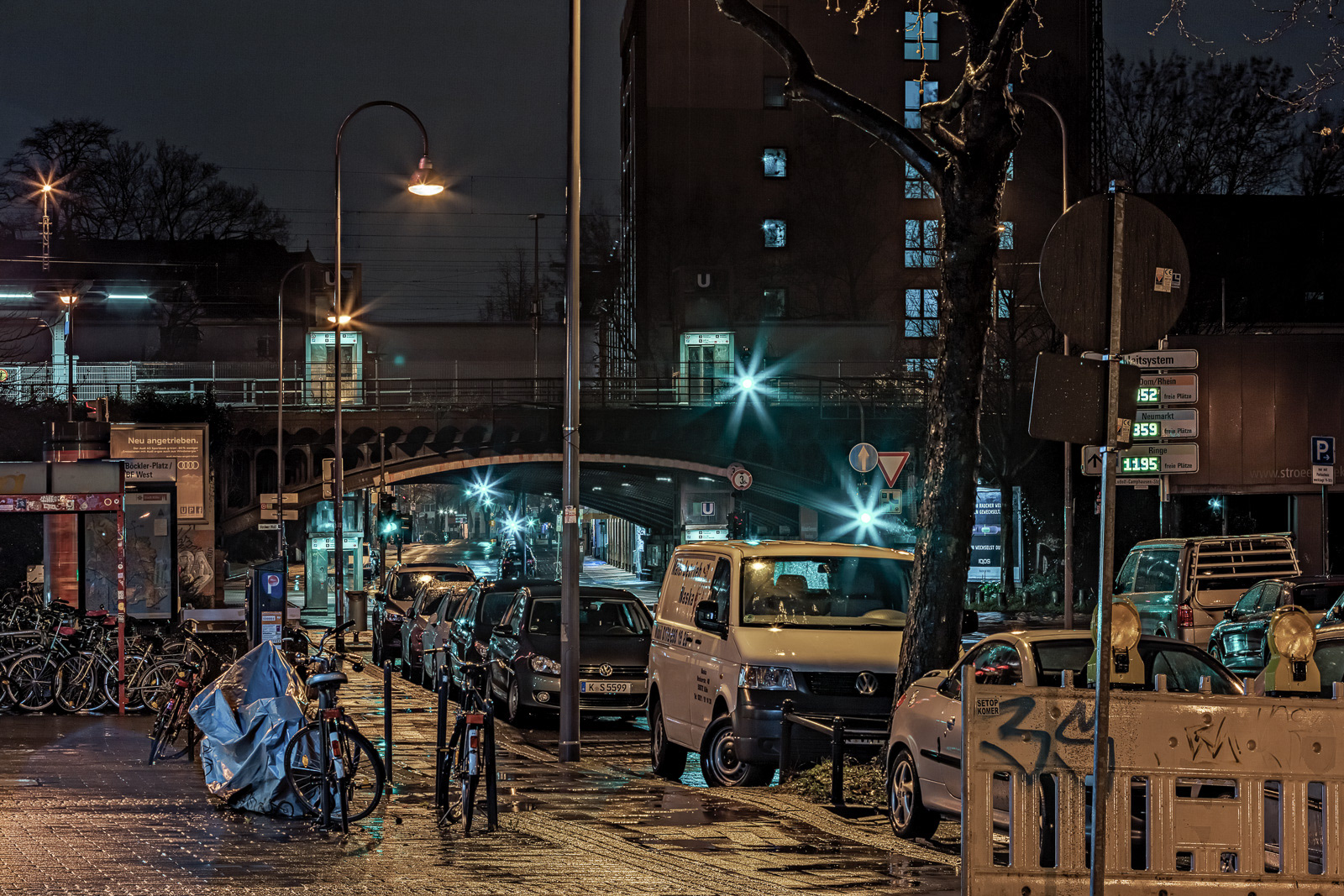 Venloer Straße, aufgenommen Höhe Hans-Böckler-Platz, Blick Richtung Ringe