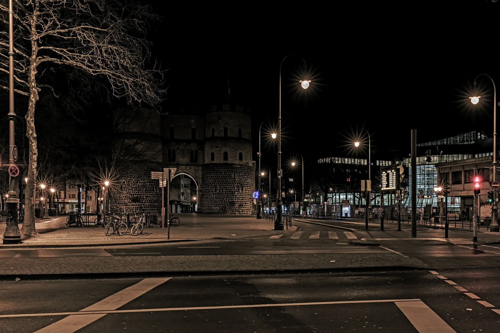 Rudolfplatz, aufgenommen Ecke Aachener Straße, Blick Richtung Neumarkt