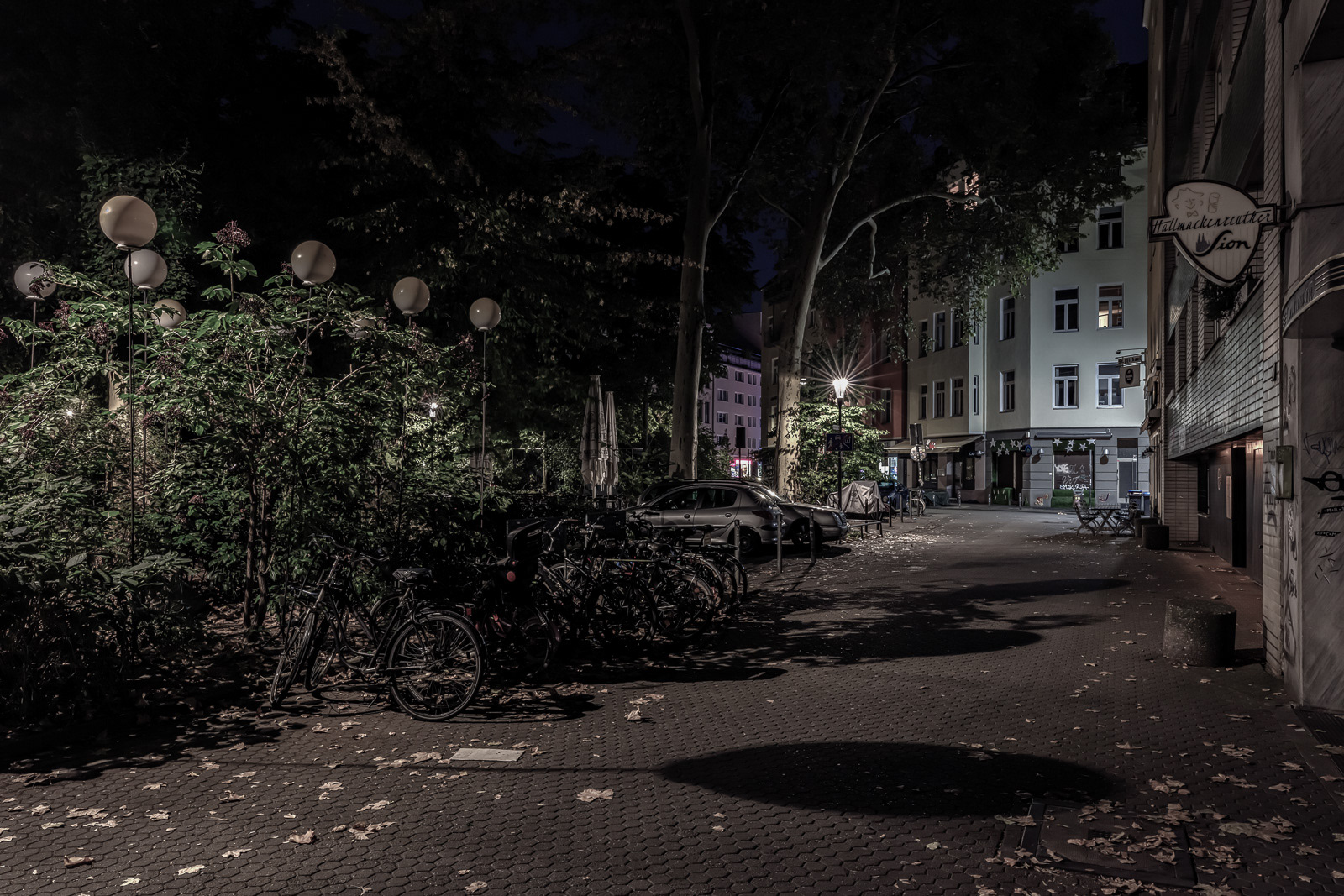 Brüsseler Platz, aufgenommen Höhe Hausnr. 15, Blick Richtung Maastrichter Straße