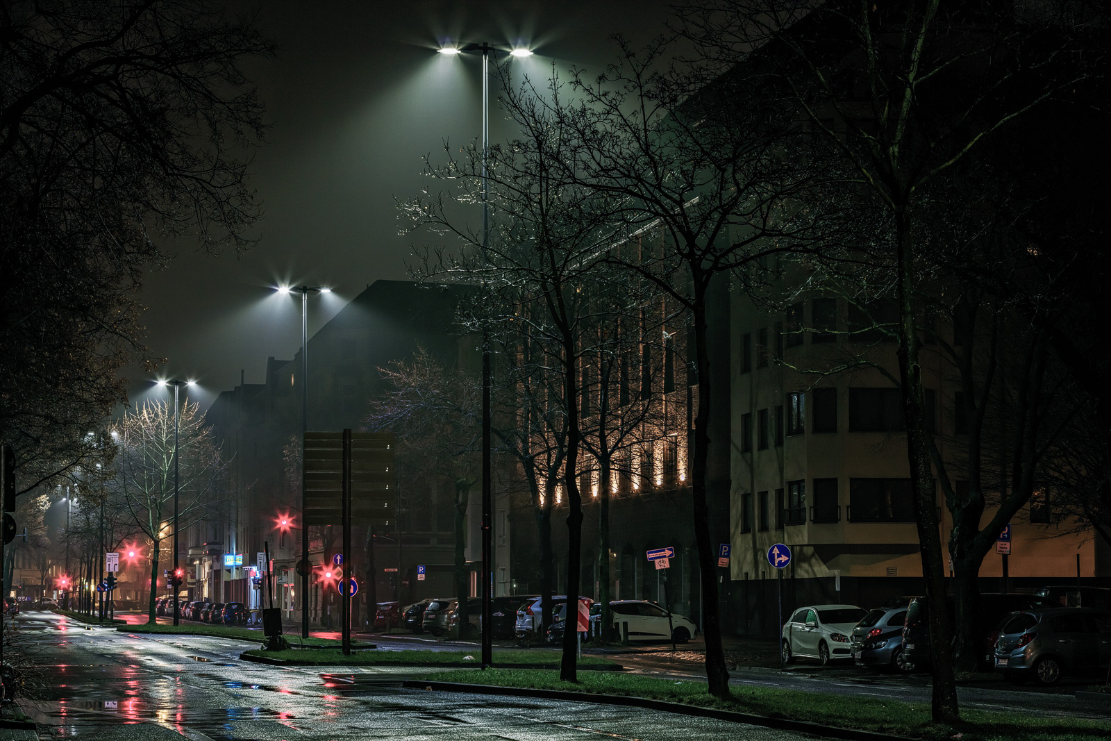 Neusser Straße, aufgenommen Höhe Bernhard-Letterhaus-Straße, Blick Richtung Ringe
