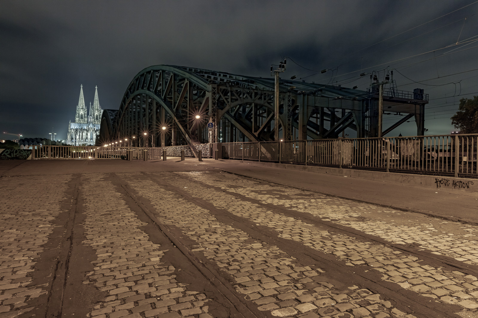 Hohenzollernbrücke, aufgenommen Höhe Kennedy-Ufer (Reiterstandbild Kaiser Wilhelm I.), Blick Richtung Dom